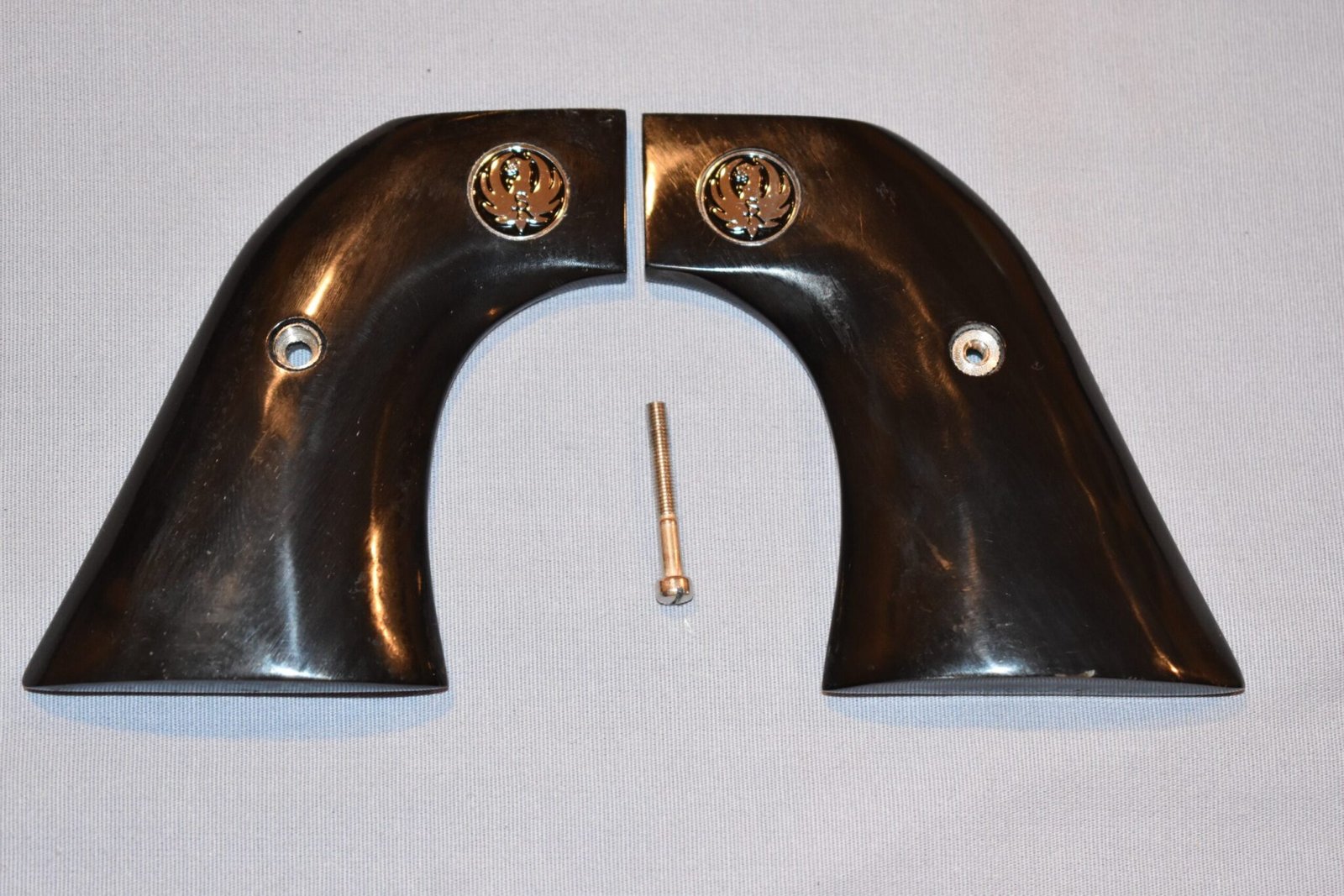 RUGER NEW MODEL BLACKHAWK OR OLD VAQUERO BUFFALO HORN GRIPS RBHBH15