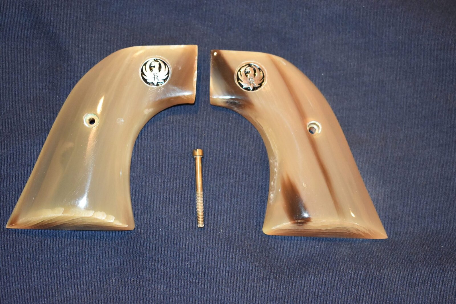 RUGER NEW MODEL BLACKHAWK OR OLD VAQUERO BUFFALO HORN GRIPS RBHH1