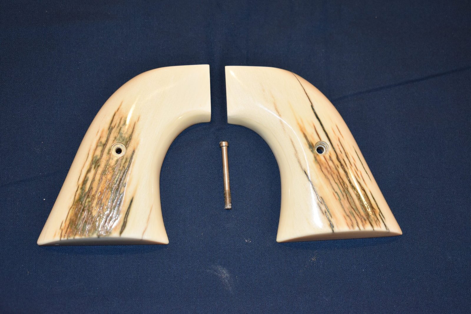 COLT SINGLE ACTION ARMY (S.A.A.) MAMMOTH IVORY GRIPS SAAMI8