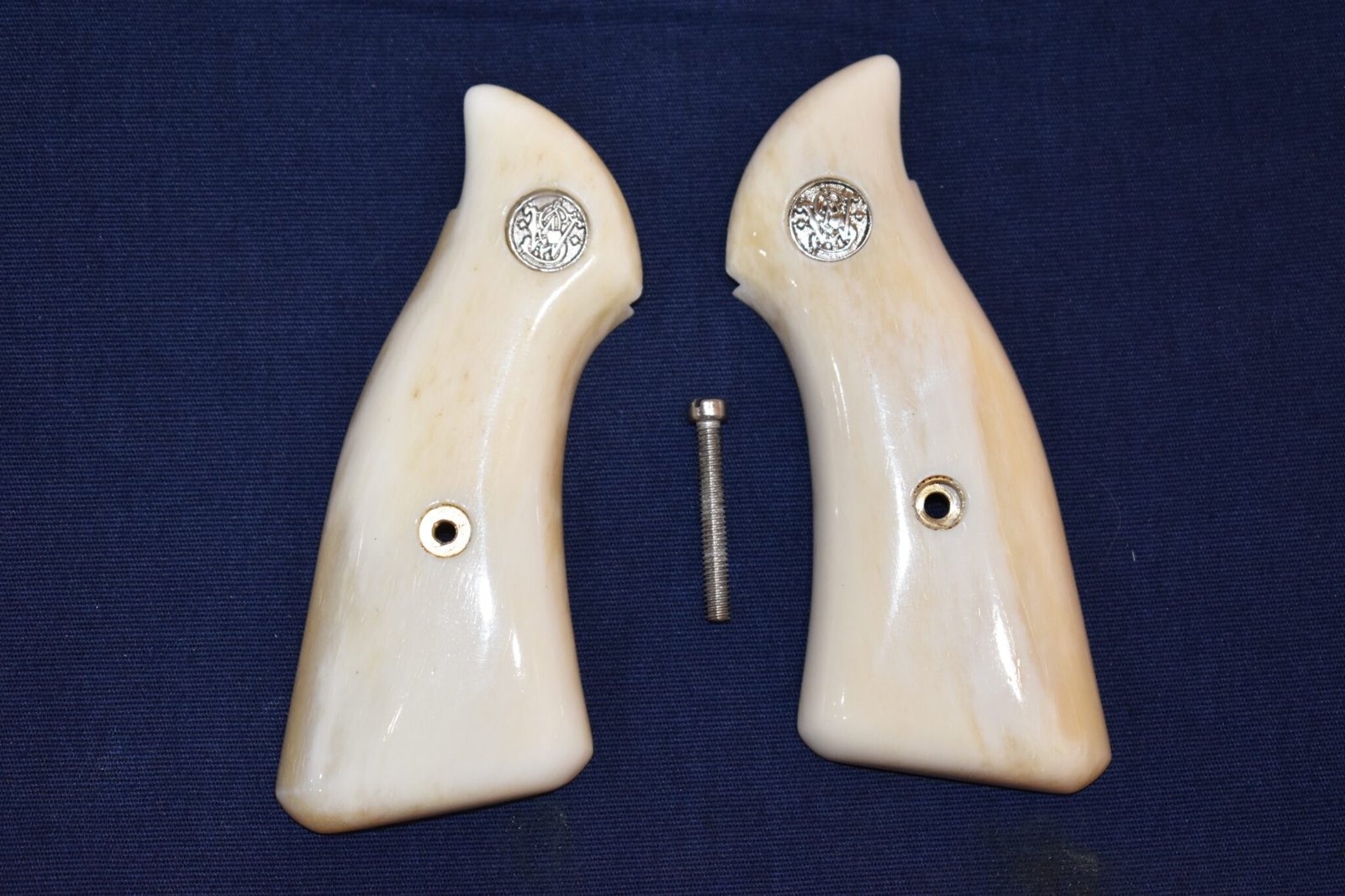 SMITH & WESSON J FRAME GIRAFFE BONE GRIPS JSQGB4