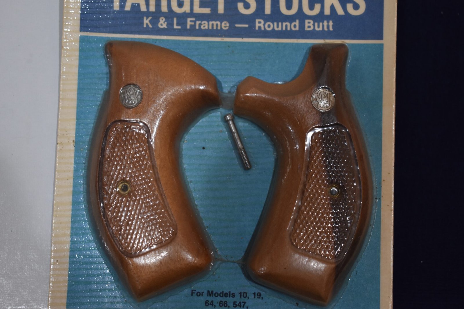 SMITH & WESSON FACTORY K FRAME ROUND BUTT TARGET GRIPS NEW IN THE PACKAGE KRBT4 - Image 2