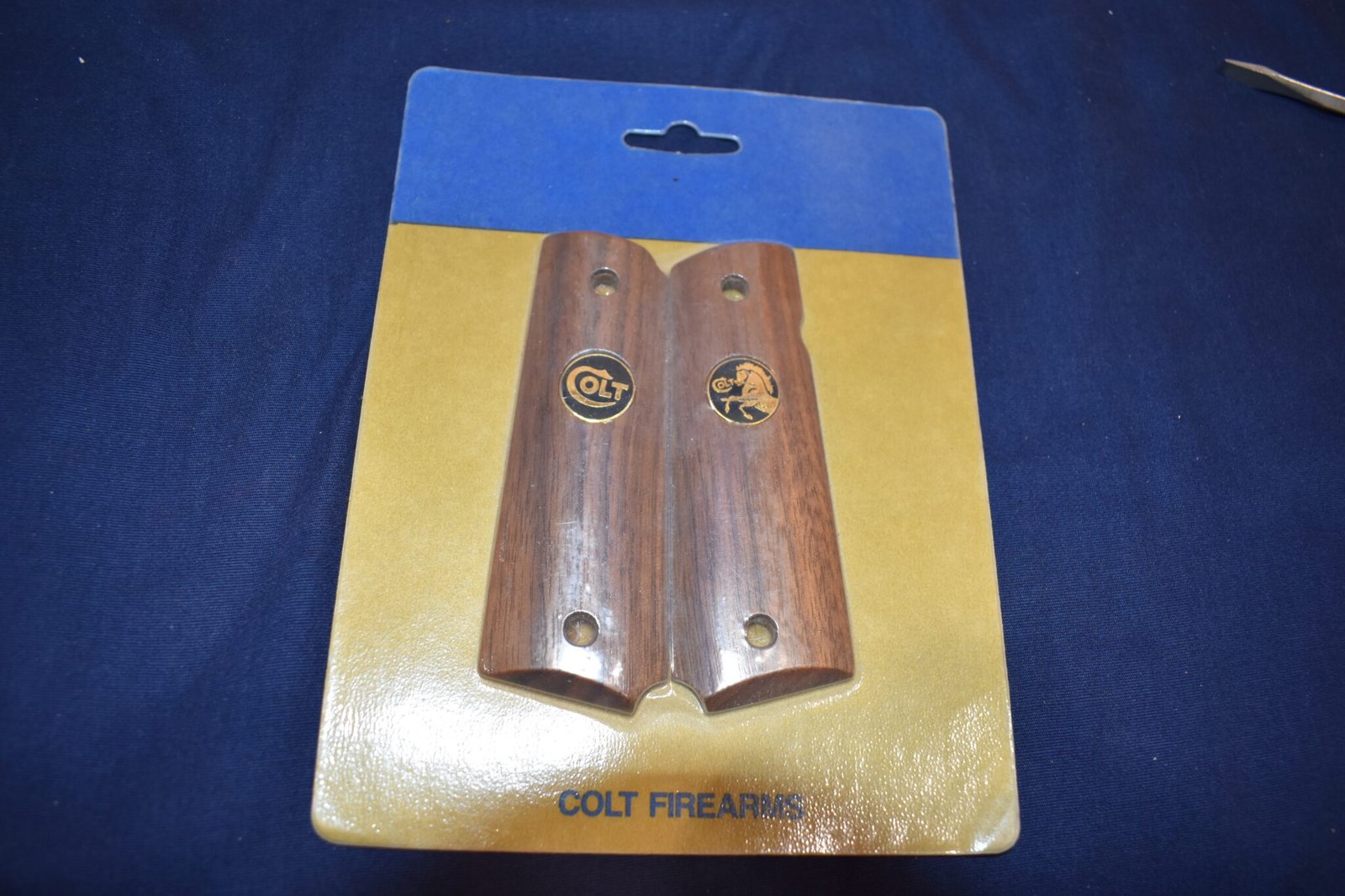 COLT 1911 SMOOTH WOOD GRIPS NEW IN THE PACKAGE 1911W8