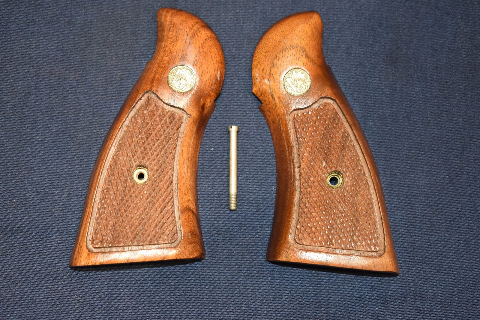 SMITH & WESSON N FRAME MAGNA GRIPS SWNM9
