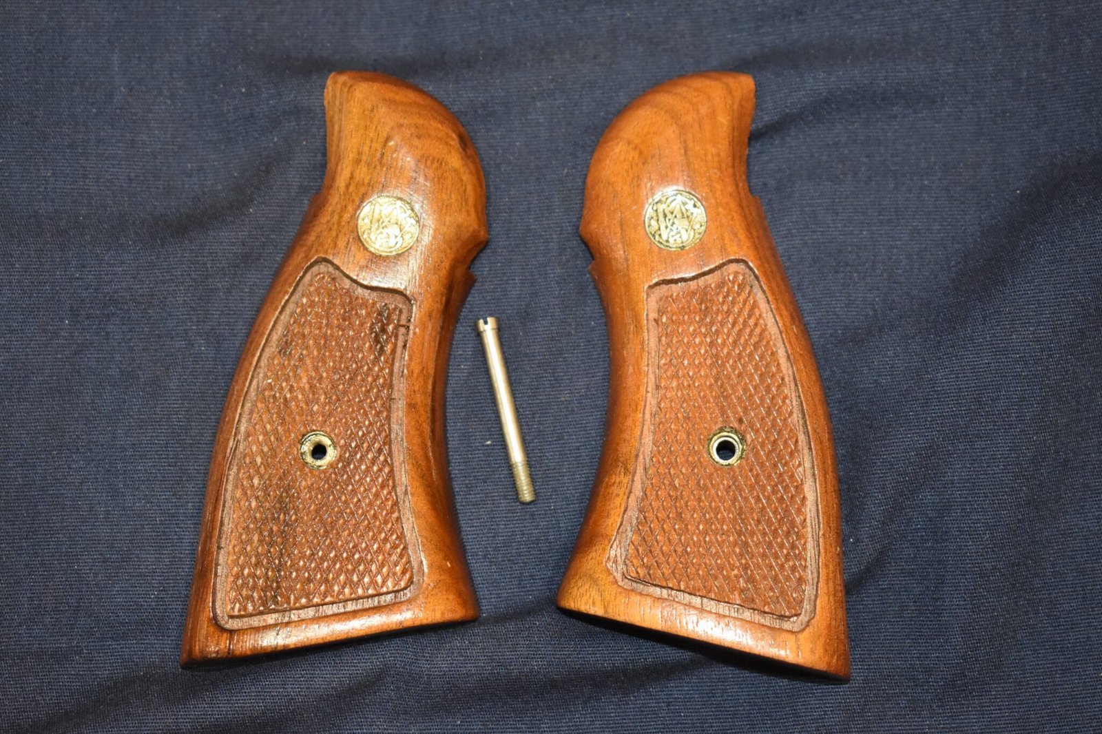 SMITH & WESSON N FRAME MAGNA GRIPS SWNM10