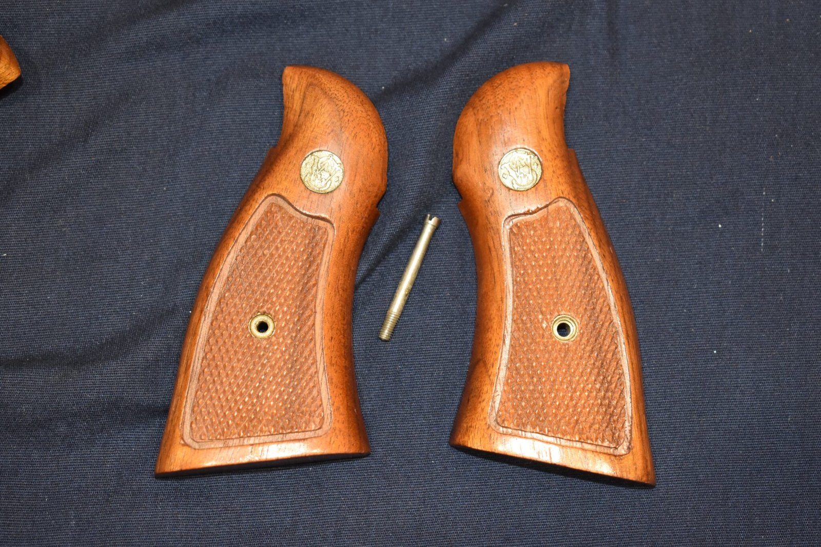 SMITH & WESSON N FRAME MAGNA GRIPS SWNM11