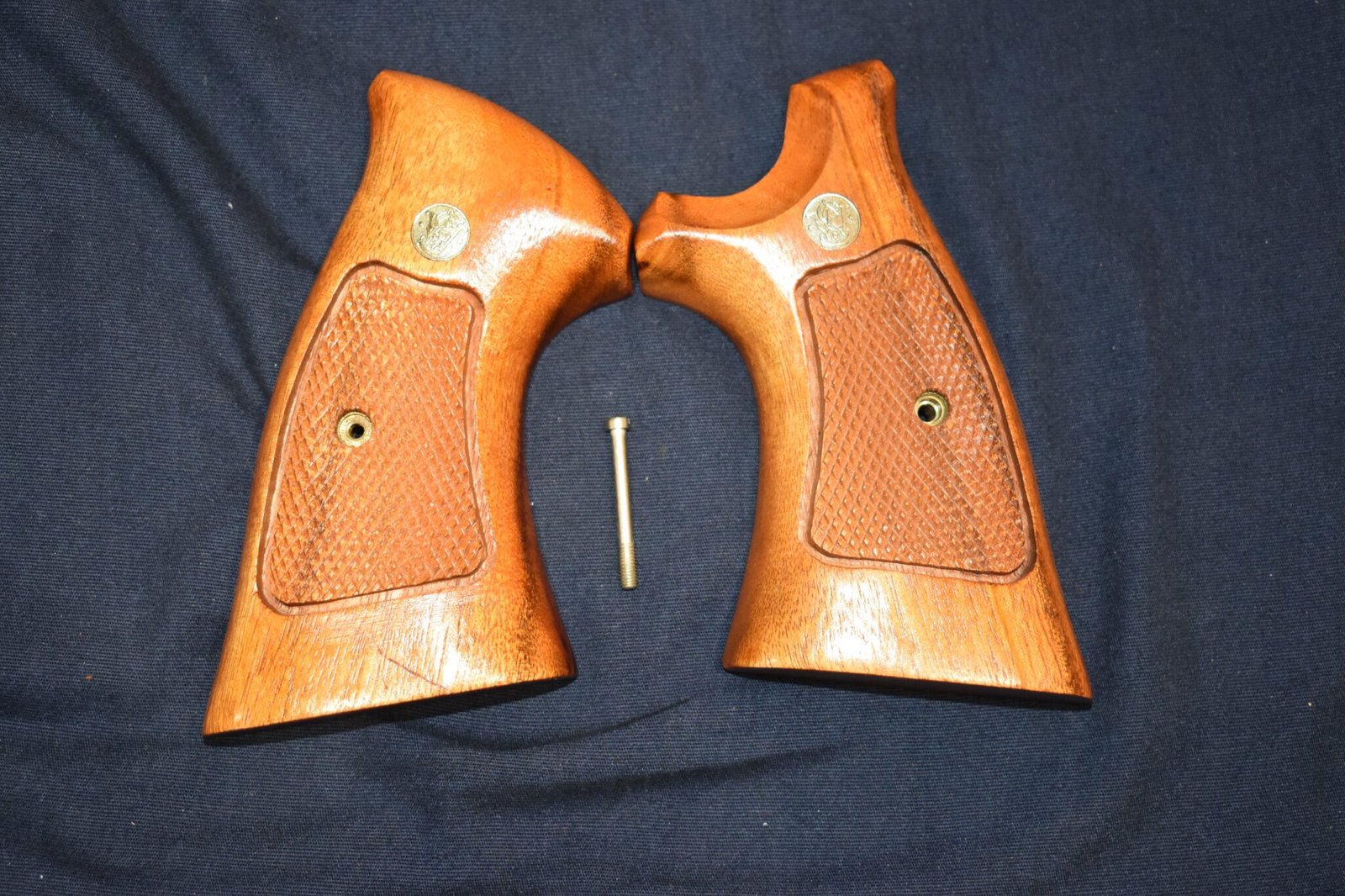 SMITH & WESSON FACTORY N FRAME TARGET GRIPS NT60