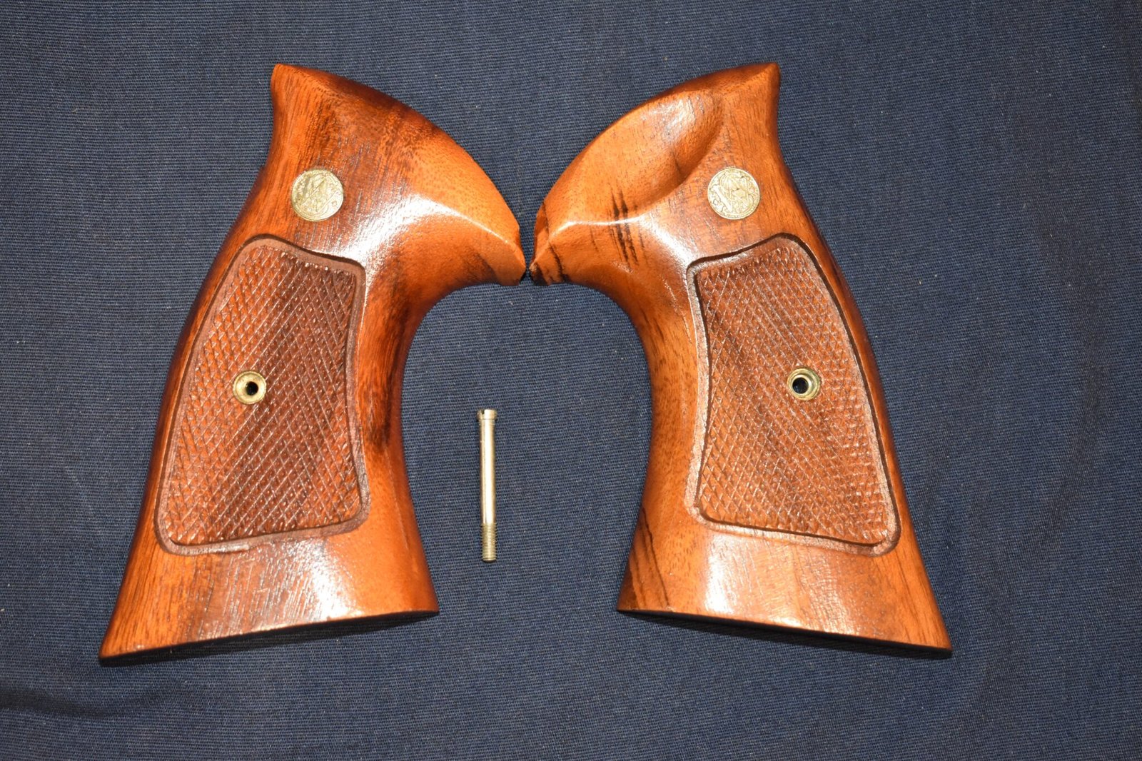SMITH & WESSON FACTORY N FRAME TARGET GRIPS NT64