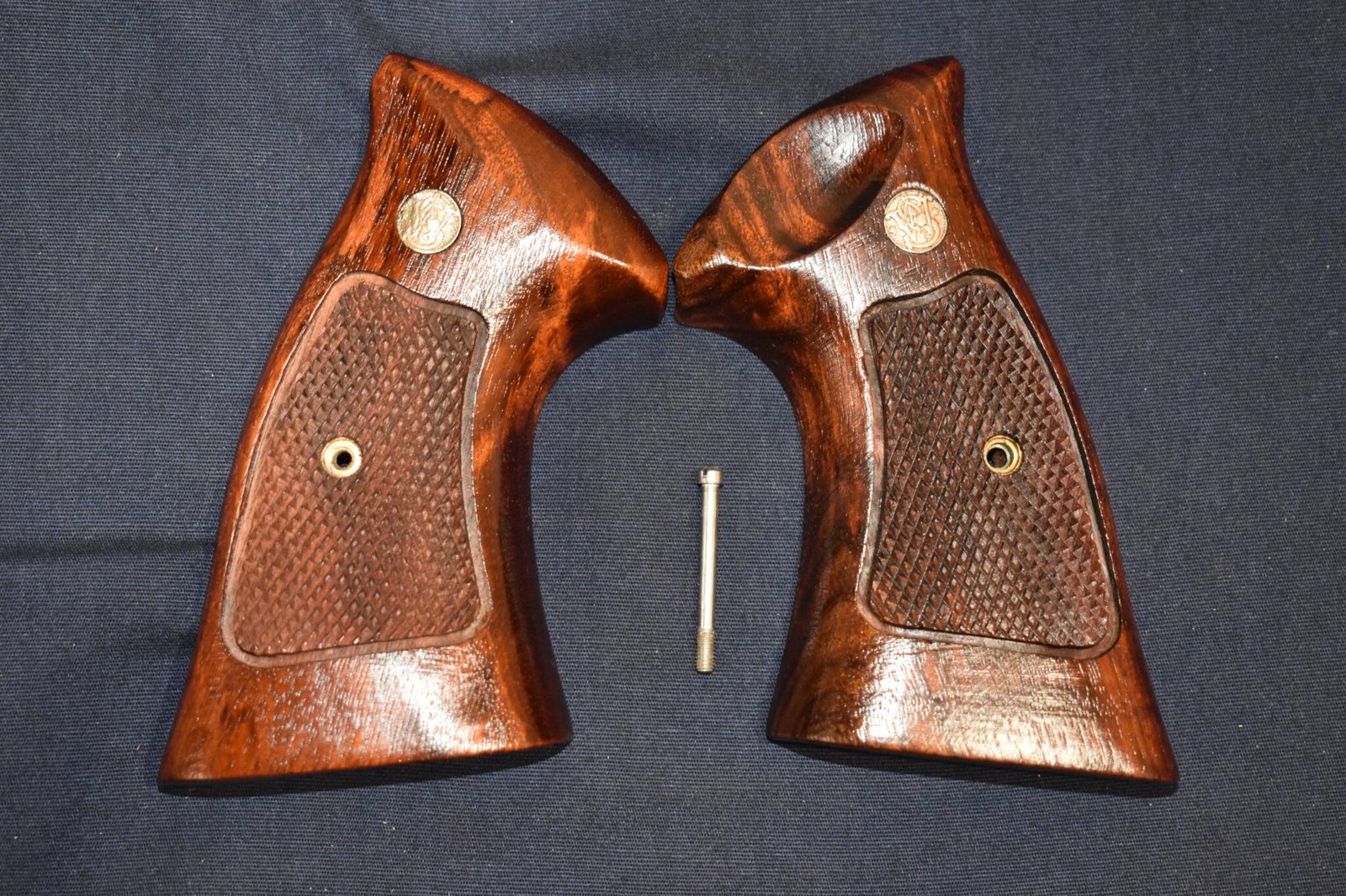 SMITH & WESSON FACTORY N FRAME TARGET GRIPS NT65