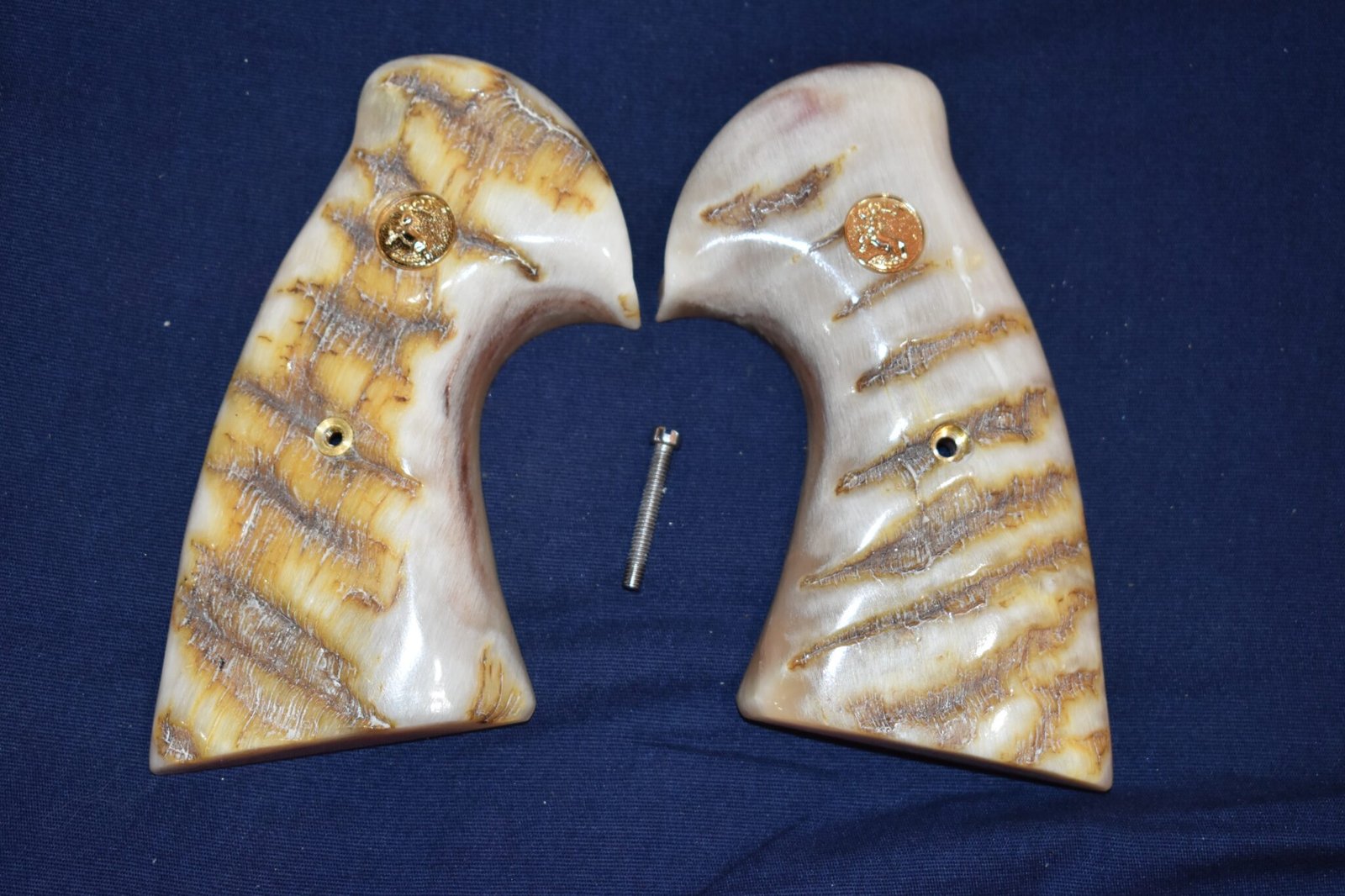 COLT PYTHON PREMIUM GRADE RAM'S HORN GRIPS CPRHT1
