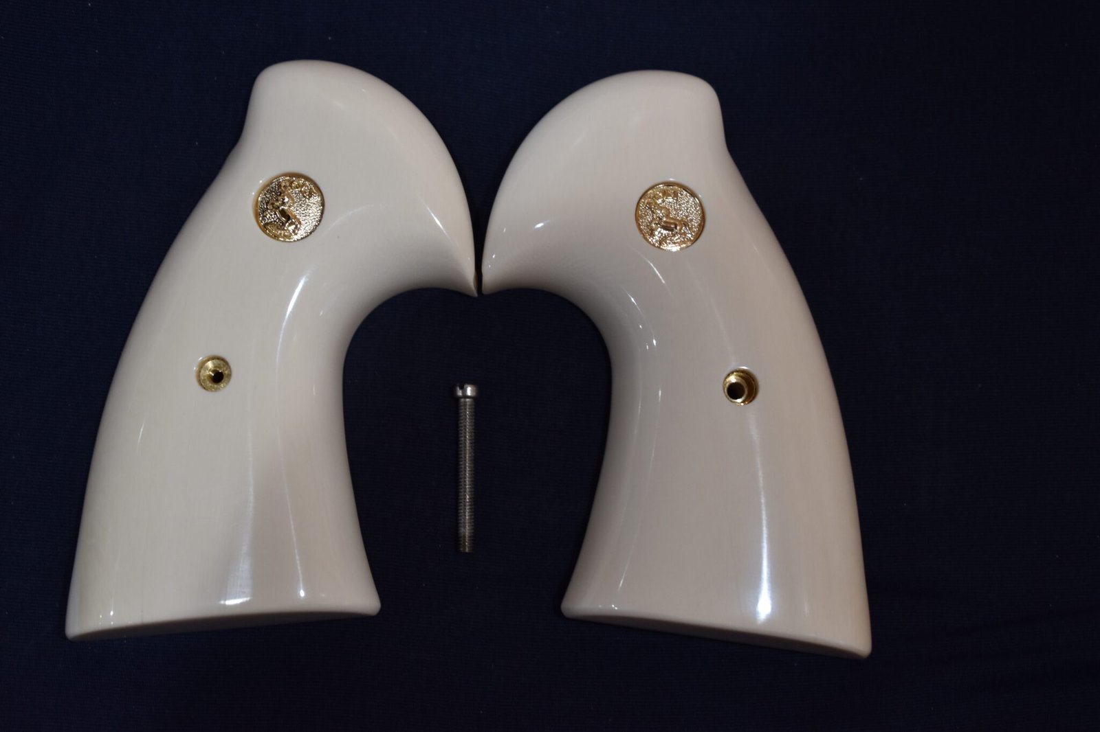 COLT I FRAME IVORY TARGET GRIPS FOR A COLT PYTHON CPIT1 - Image 2