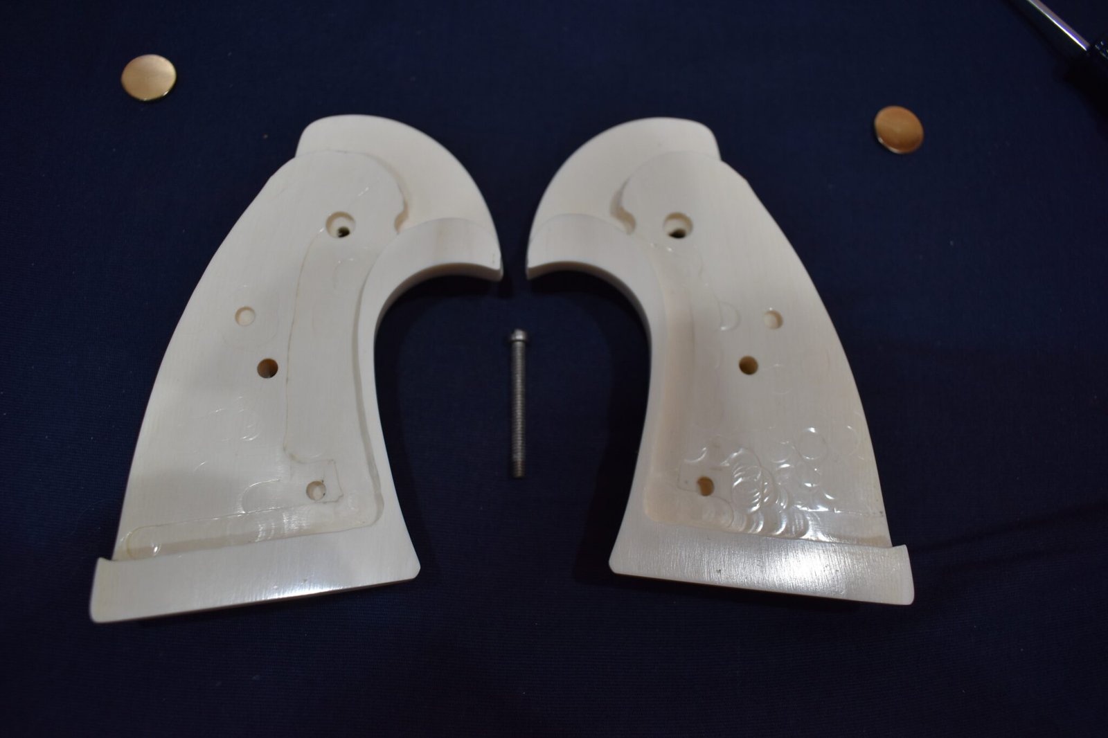 COLT I FRAME IVORY TARGET GRIPS FOR A COLT PYTHON CPIT1 - Image 3