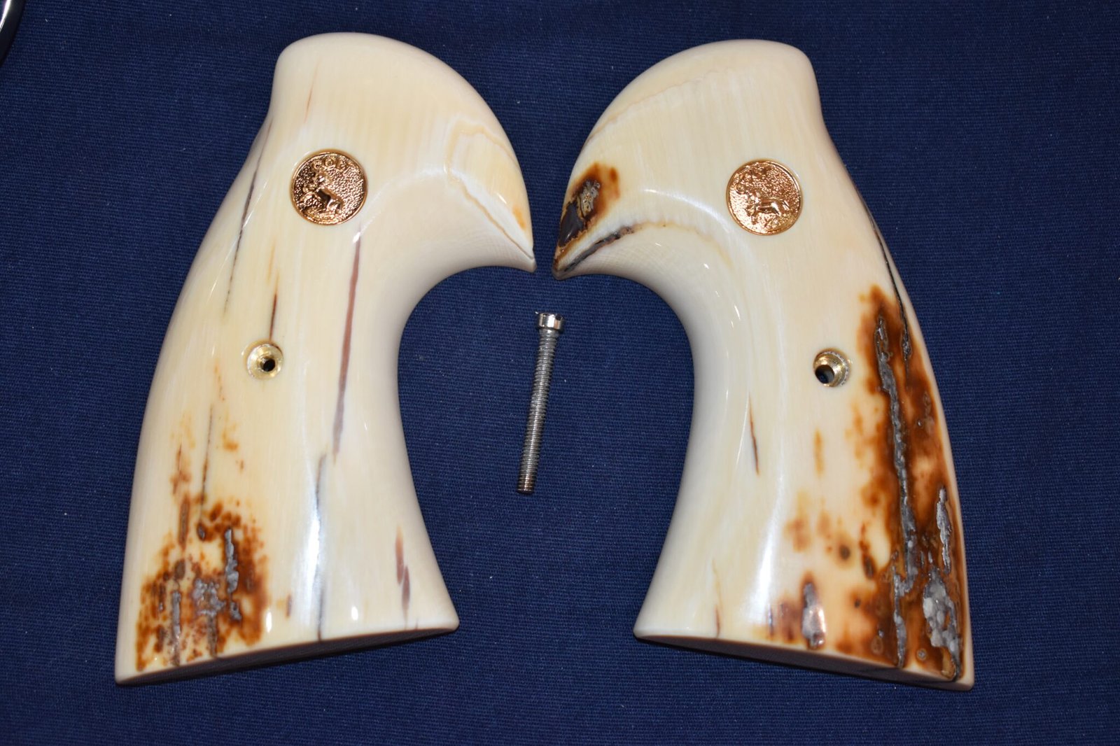 COLT I FRAME IVORY TARGET GRIPS FOR A COLT PYTHON CPMIT1