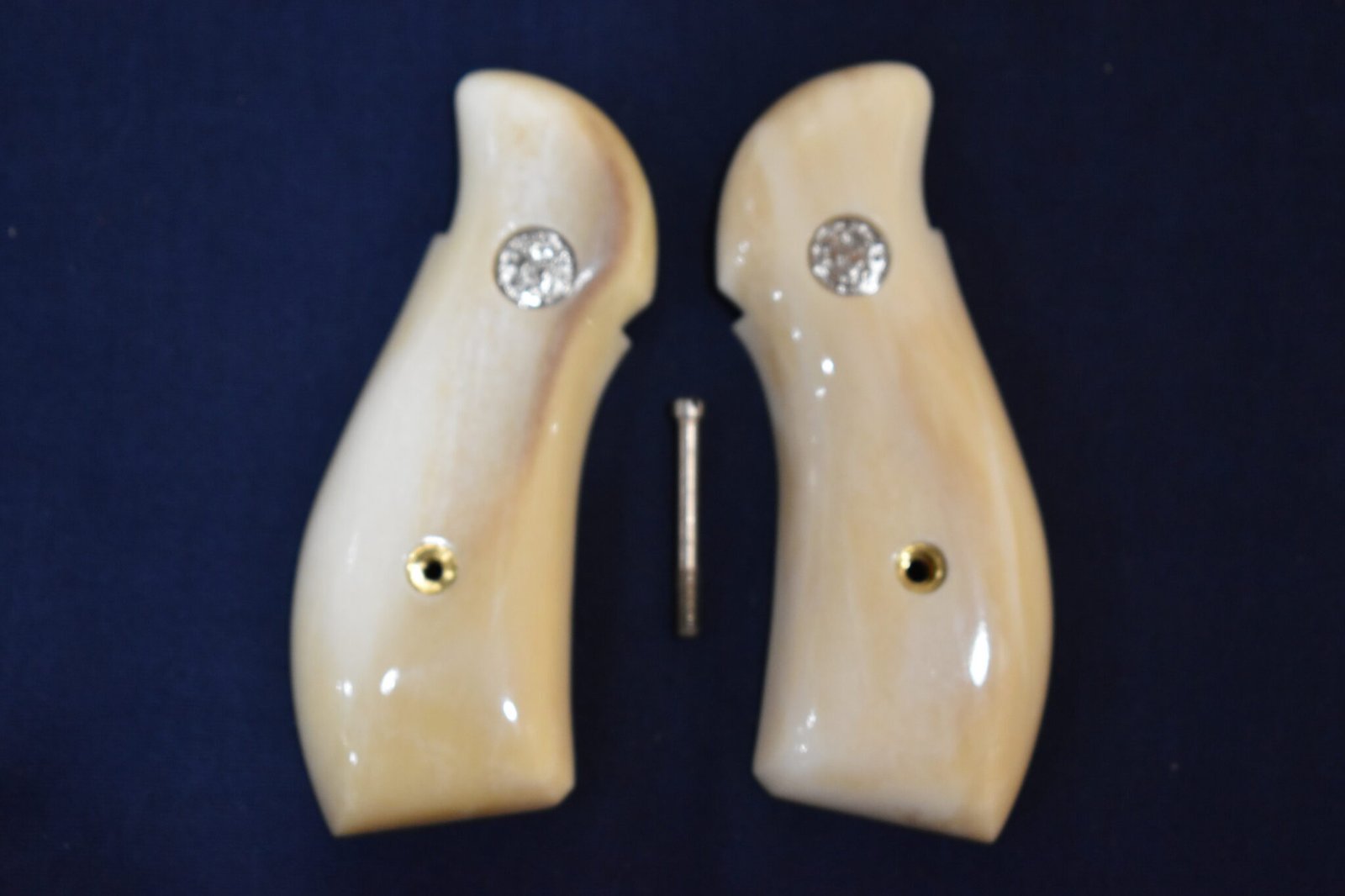 SMITH & WESSON N FRAME ROUND BUTT PREMIUM GRADE GIRAFFE BONE GRIPS SWNGB12