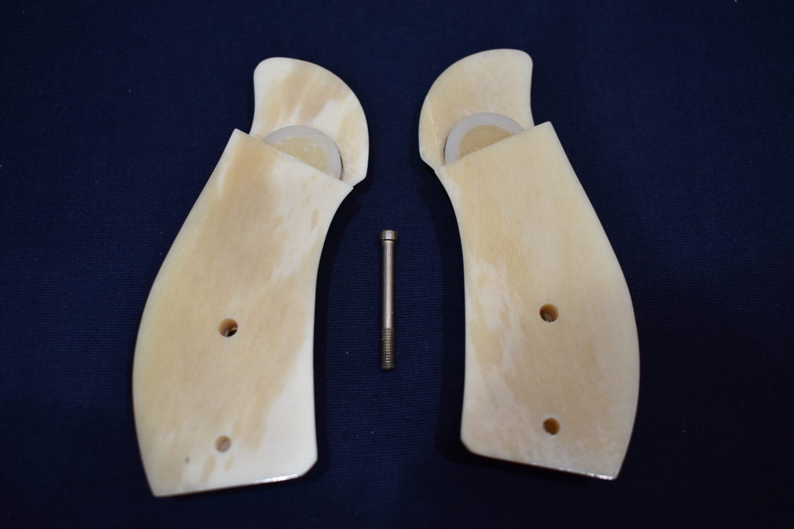 SMITH & WESSON N FRAME ROUND BUTT PREMIUM GRADE GIRAFFE BONE GRIPS SWNGB12 - Image 3