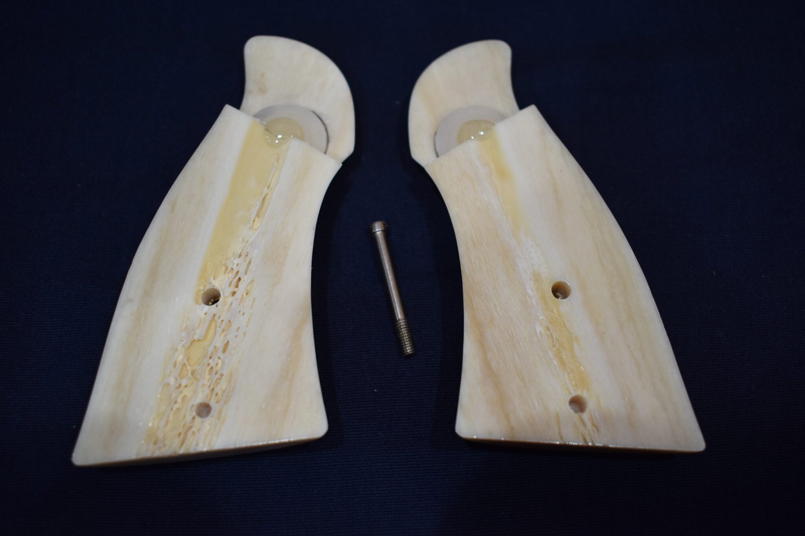 SMITH & WESSON N FRAME PREMIUN GRADE GIRAFFE BONE GRIPS SWNGB10 - Image 3