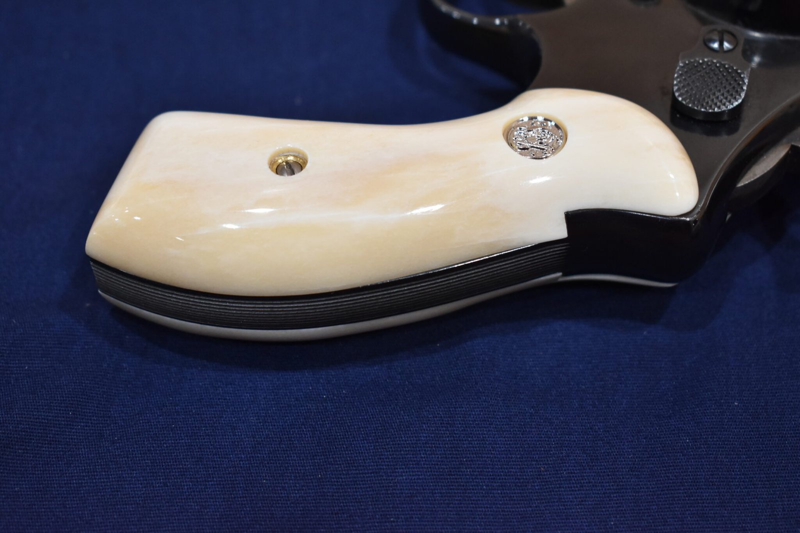 SMITH & WESSON N FRAME ROUND BUTT PREMIUM GRADE GIRAFFE BONE GRIPS SWNGB12 - Image 5
