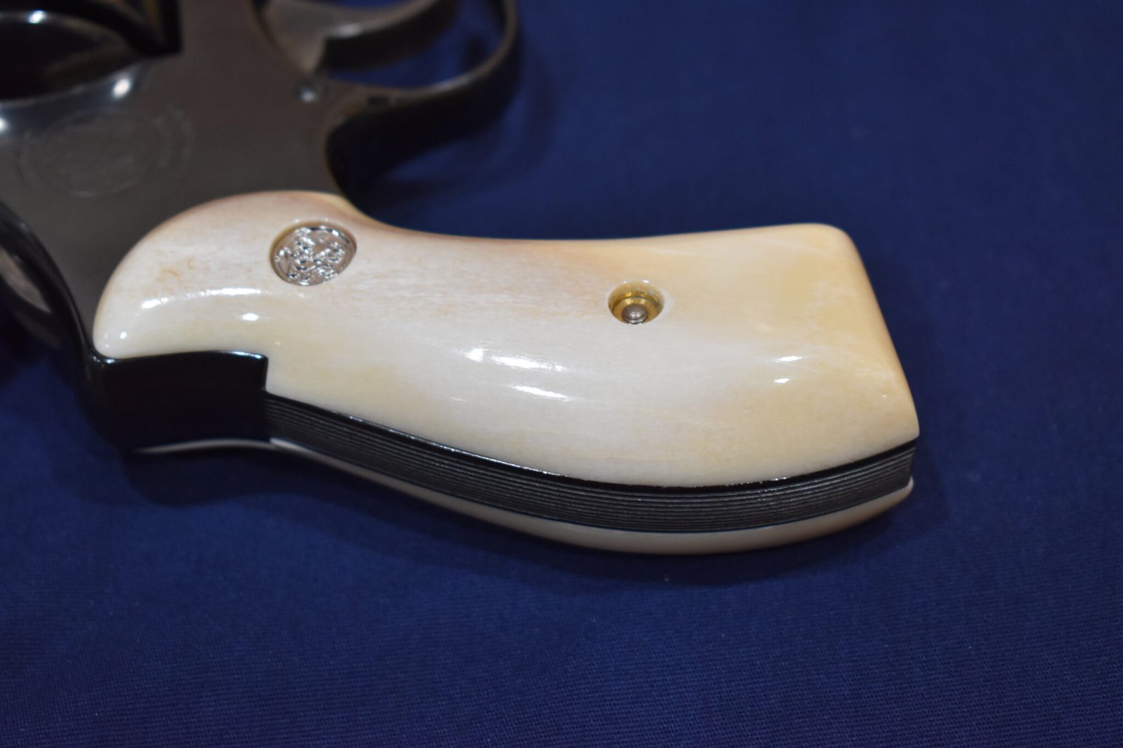 SMITH & WESSON N FRAME ROUND BUTT PREMIUM GRADE GIRAFFE BONE GRIPS SWNGB12 - Image 6