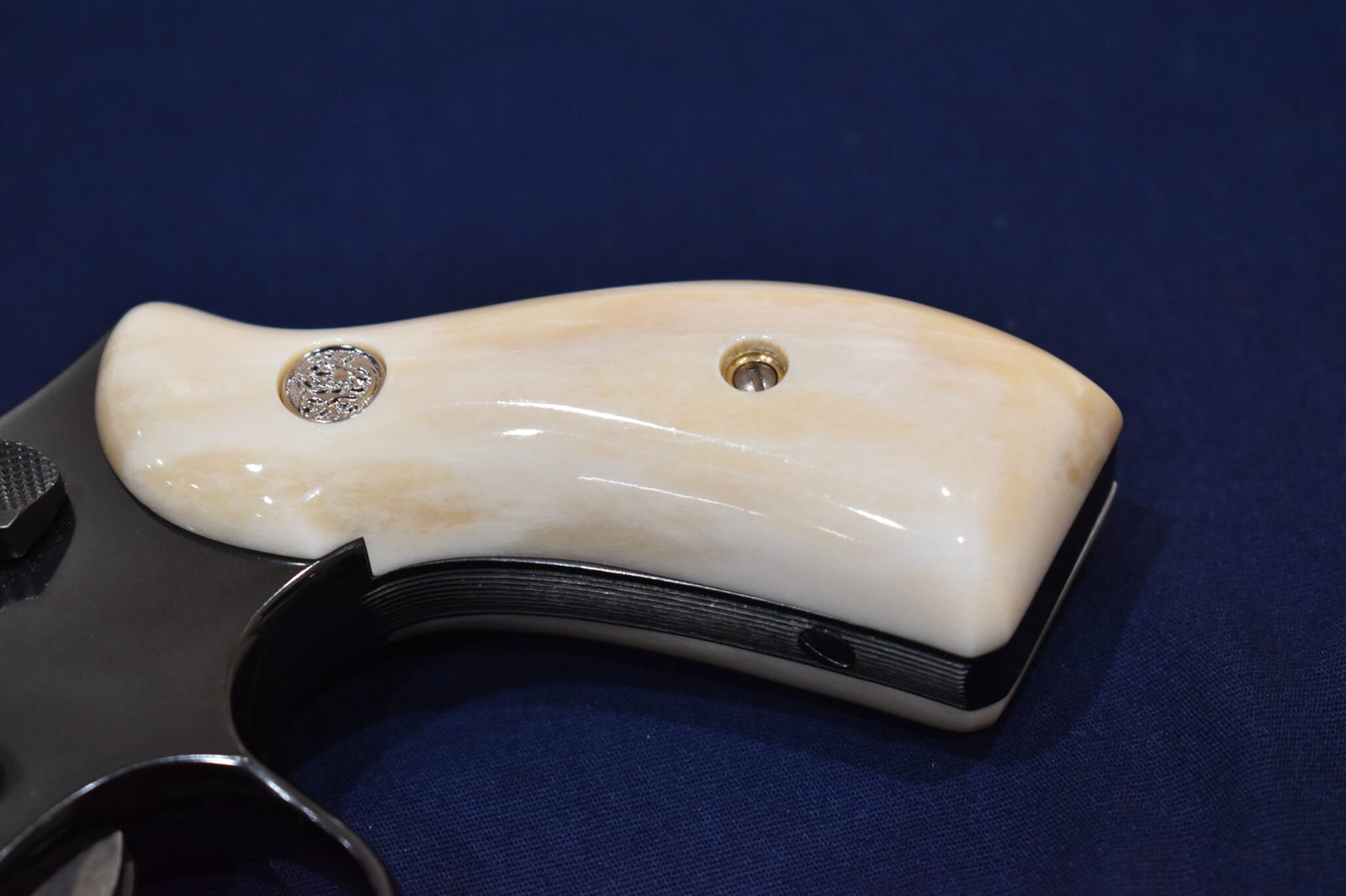 SMITH & WESSON N FRAME ROUND BUTT PREMIUM GRADE GIRAFFE BONE GRIPS SWNGB12 - Image 12