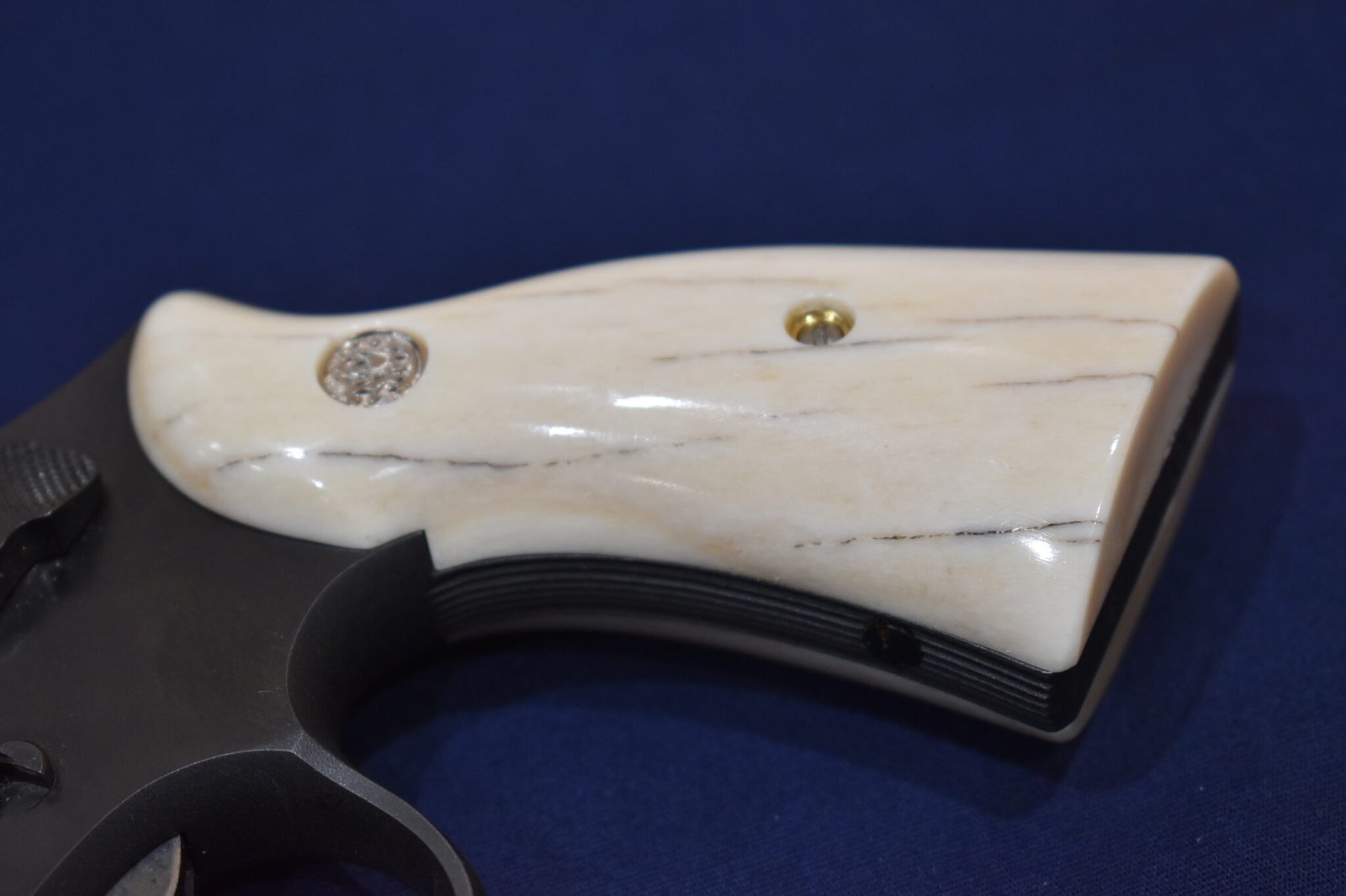 SMITH & WESSON N FRAME PREMIUN GRADE GIRAFFE BONE GRIPS SWNGB10 - Image 12