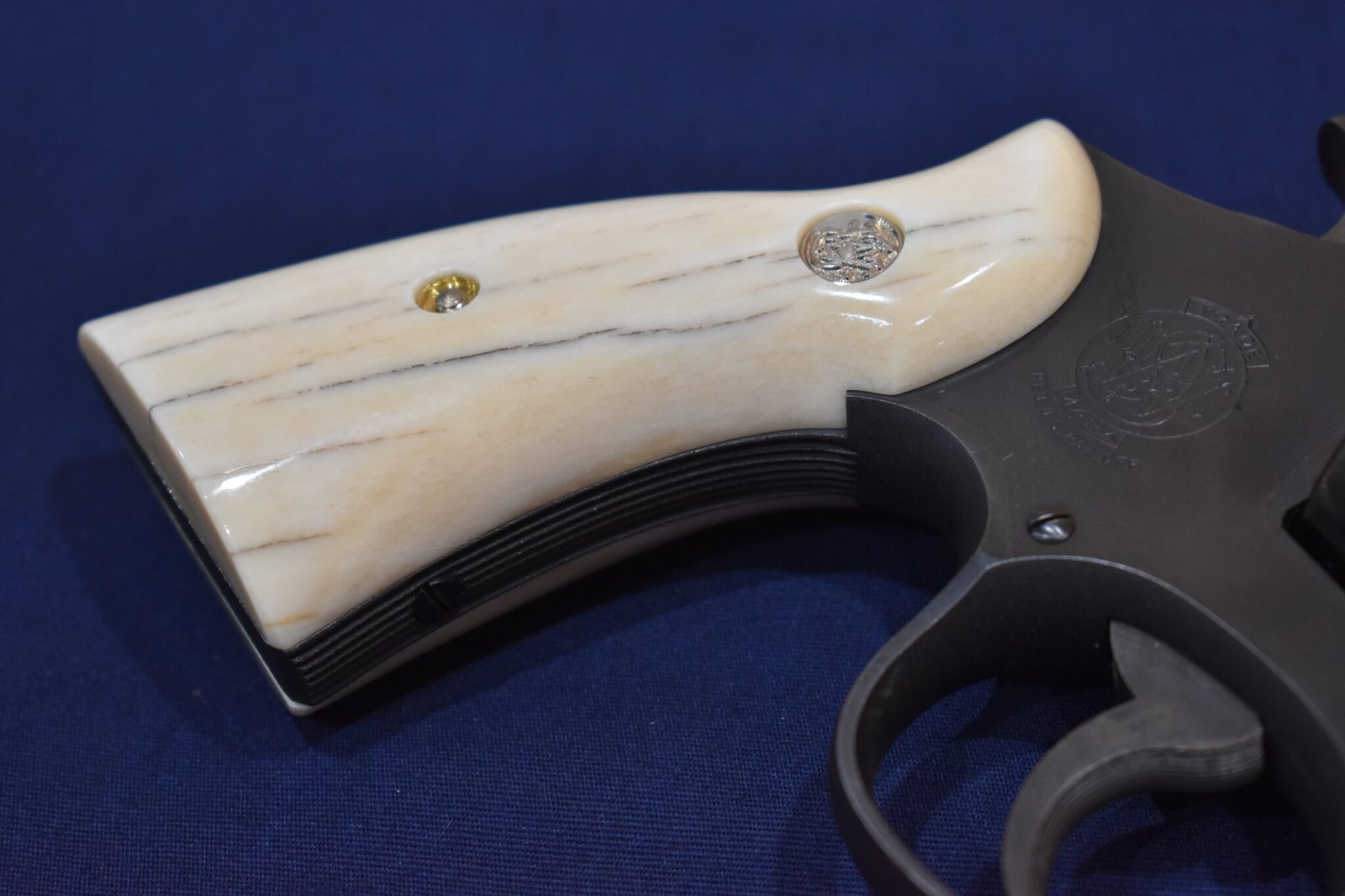 SMITH & WESSON N FRAME PREMIUN GRADE GIRAFFE BONE GRIPS SWNGB10 - Image 11