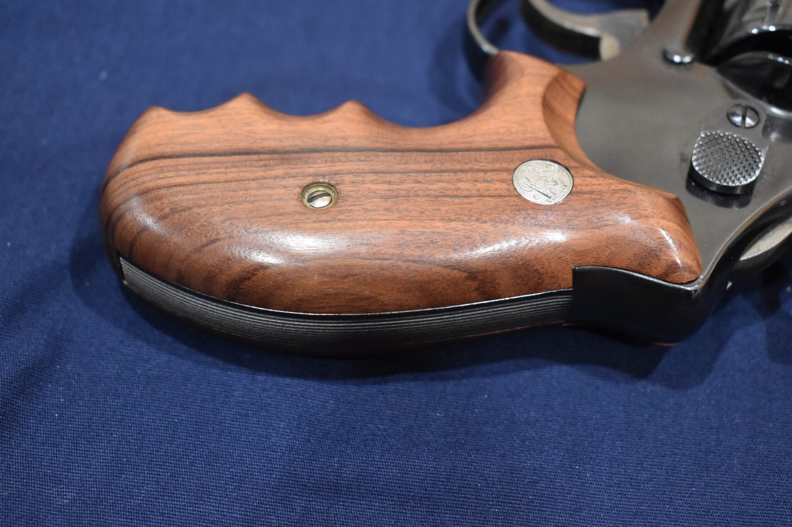 SMITH & WESSON N FRAME ROUND BUTT COMBAT GRIPS SWNRBC6 - Image 5