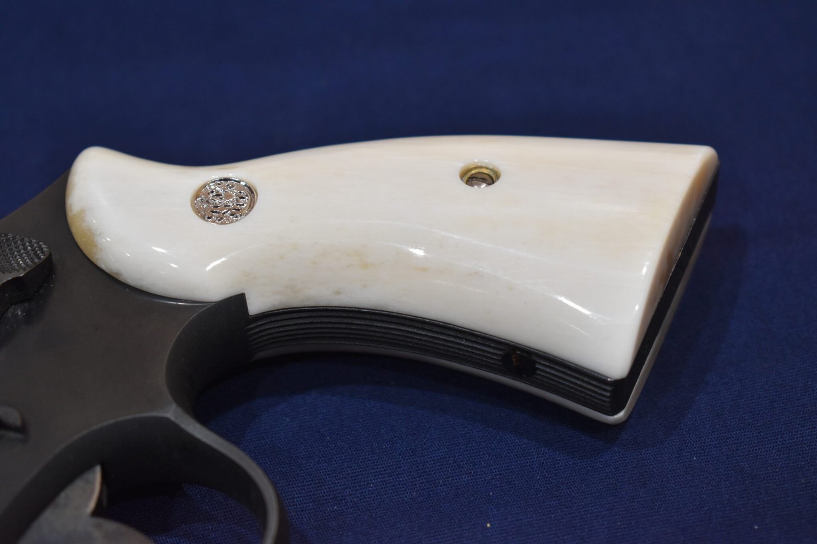 SMITH & WESSON N FRAME PREMIUM GRADE GIRAFFE BONE GRIPS SWNGB13 - Image 12