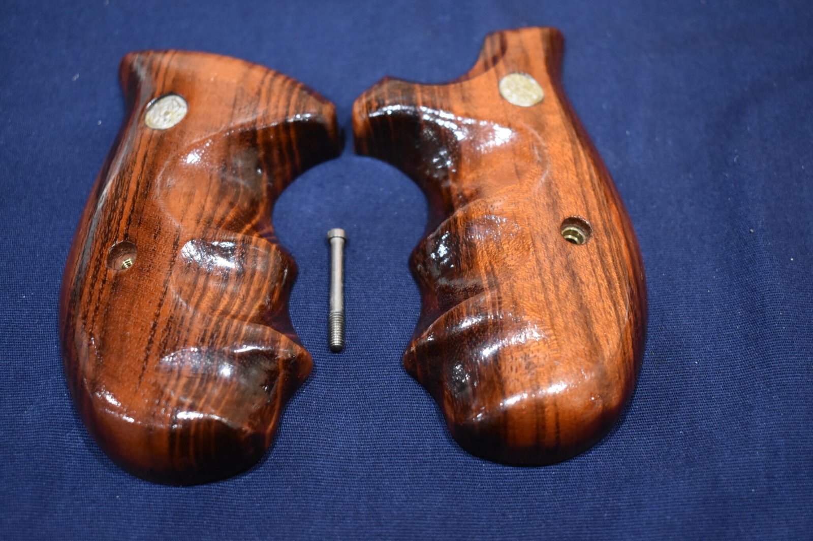 SMITH & WESSON N FRAME SQUARE BUTT COMBAT GRIPS SWNRBC8 - Image 2