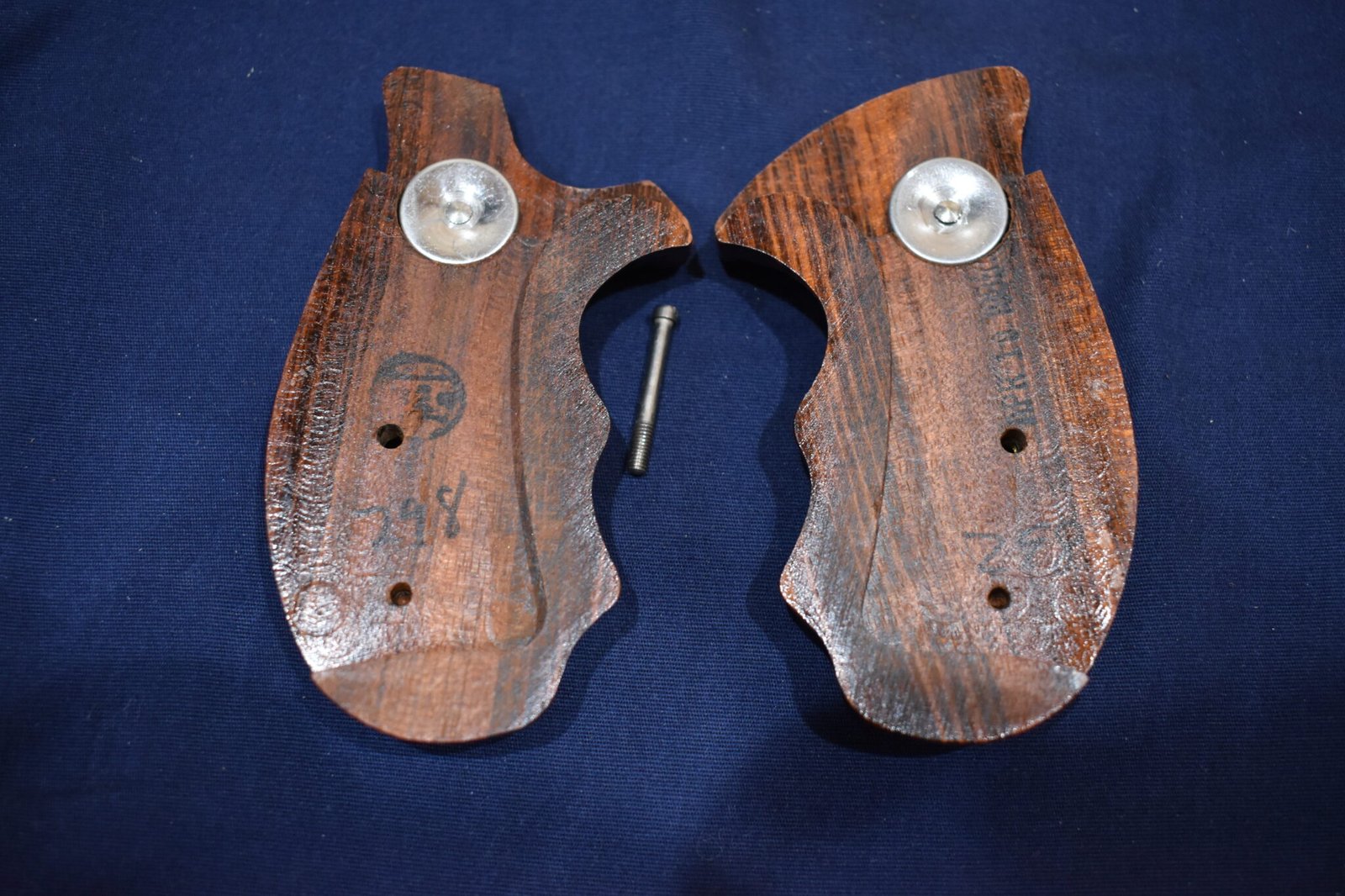 SMITH & WESSON N FRAME SQUARE BUTT COMBAT GRIPS SWNRBC8 - Image 3