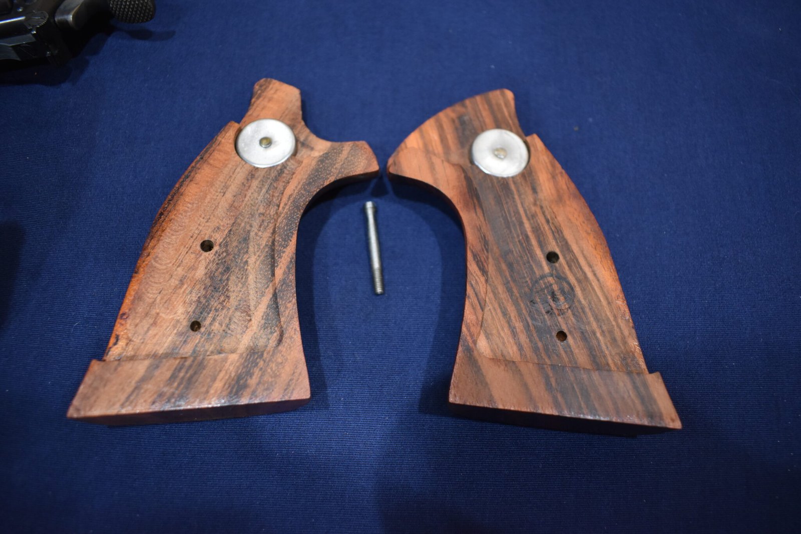 SMITH & WESSON FACTORY K FRAME TARGET GRIPS KCT22 - Image 3