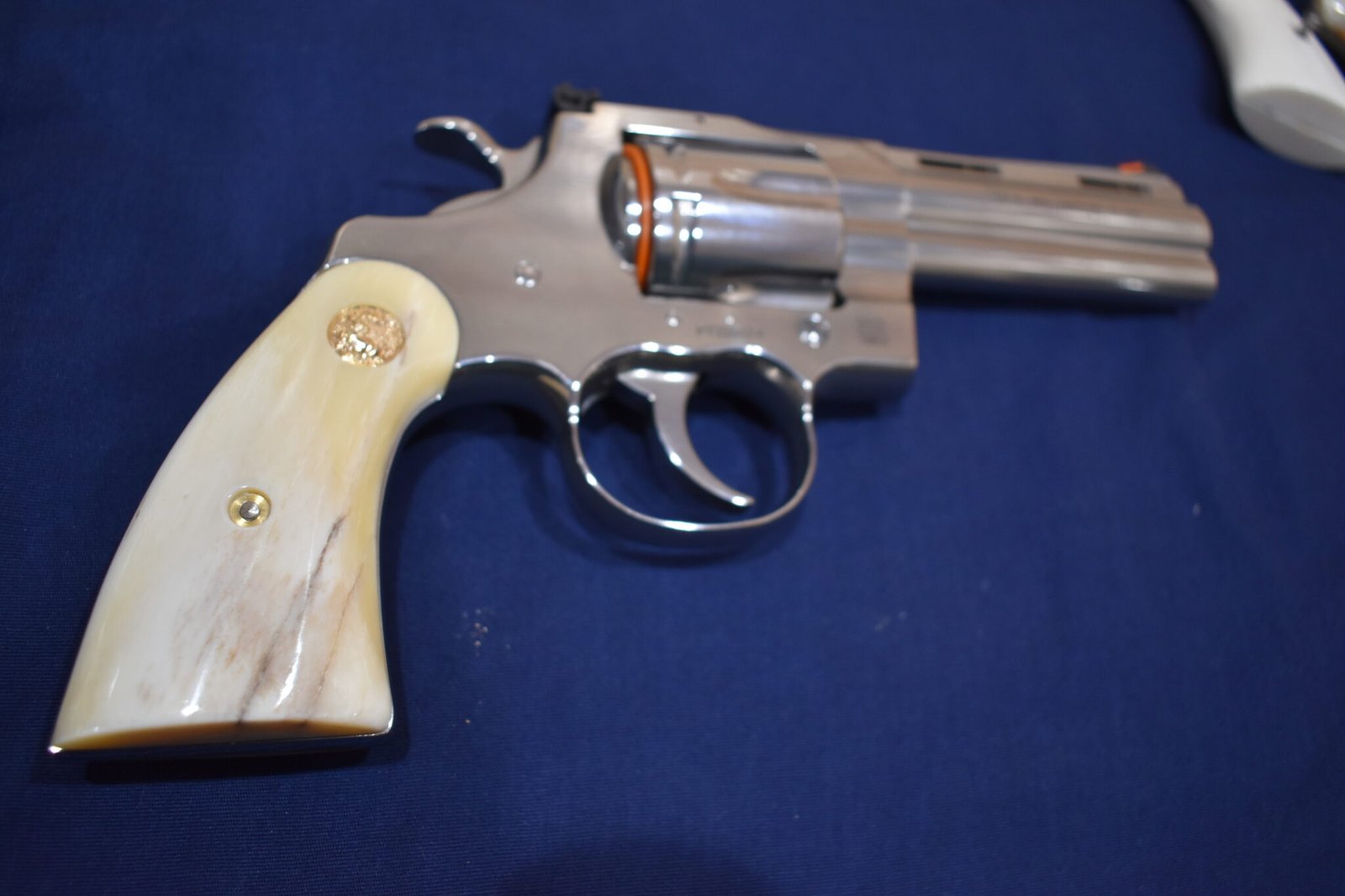 COLT PYTHON PREMIUM GRADE GIRAFFE BONE GRIPS CPGB16 - Image 7