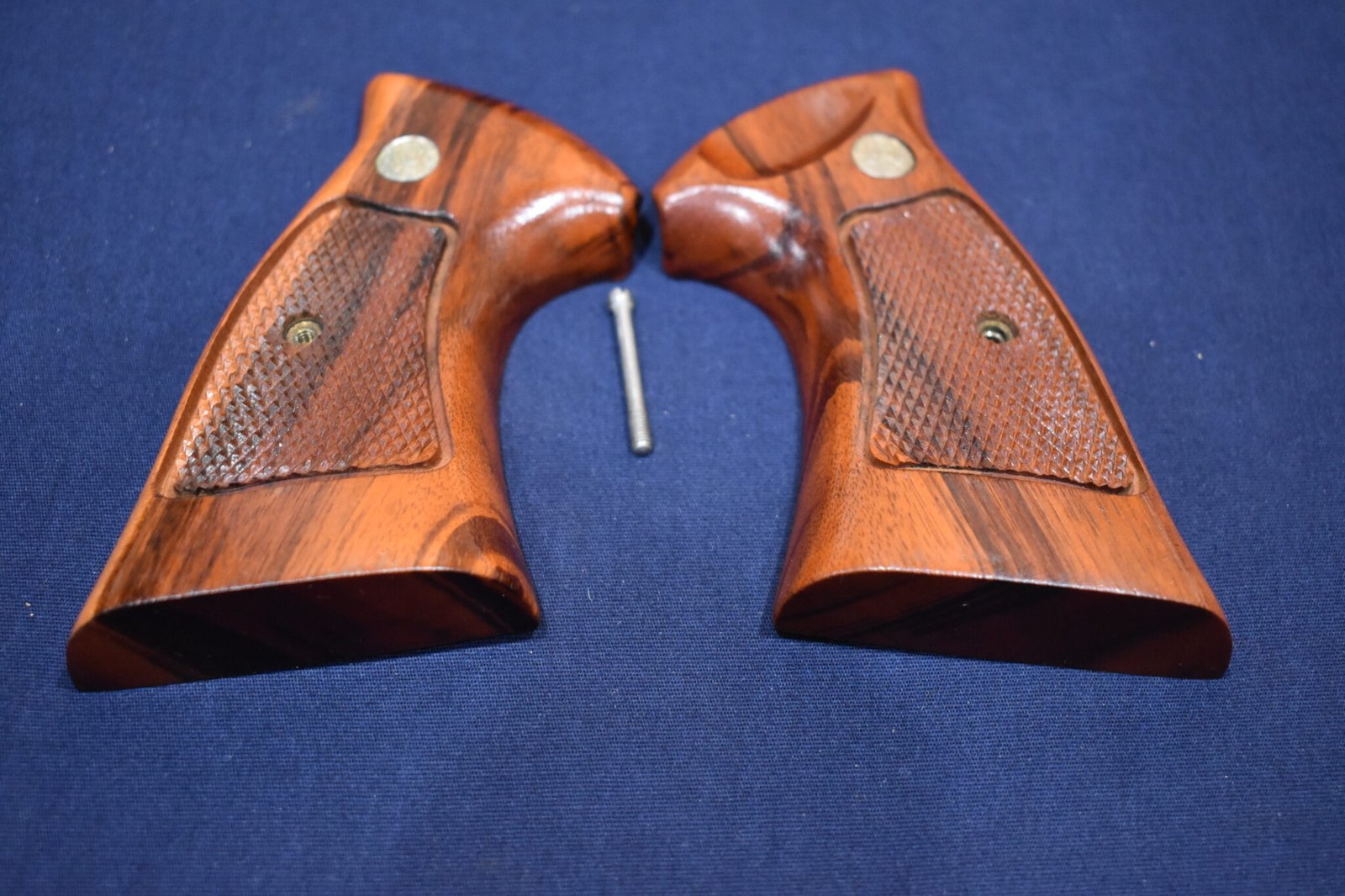 SMITH & WESSON FACTORY N FRAME TARGET GRIPS NT72 - Image 2