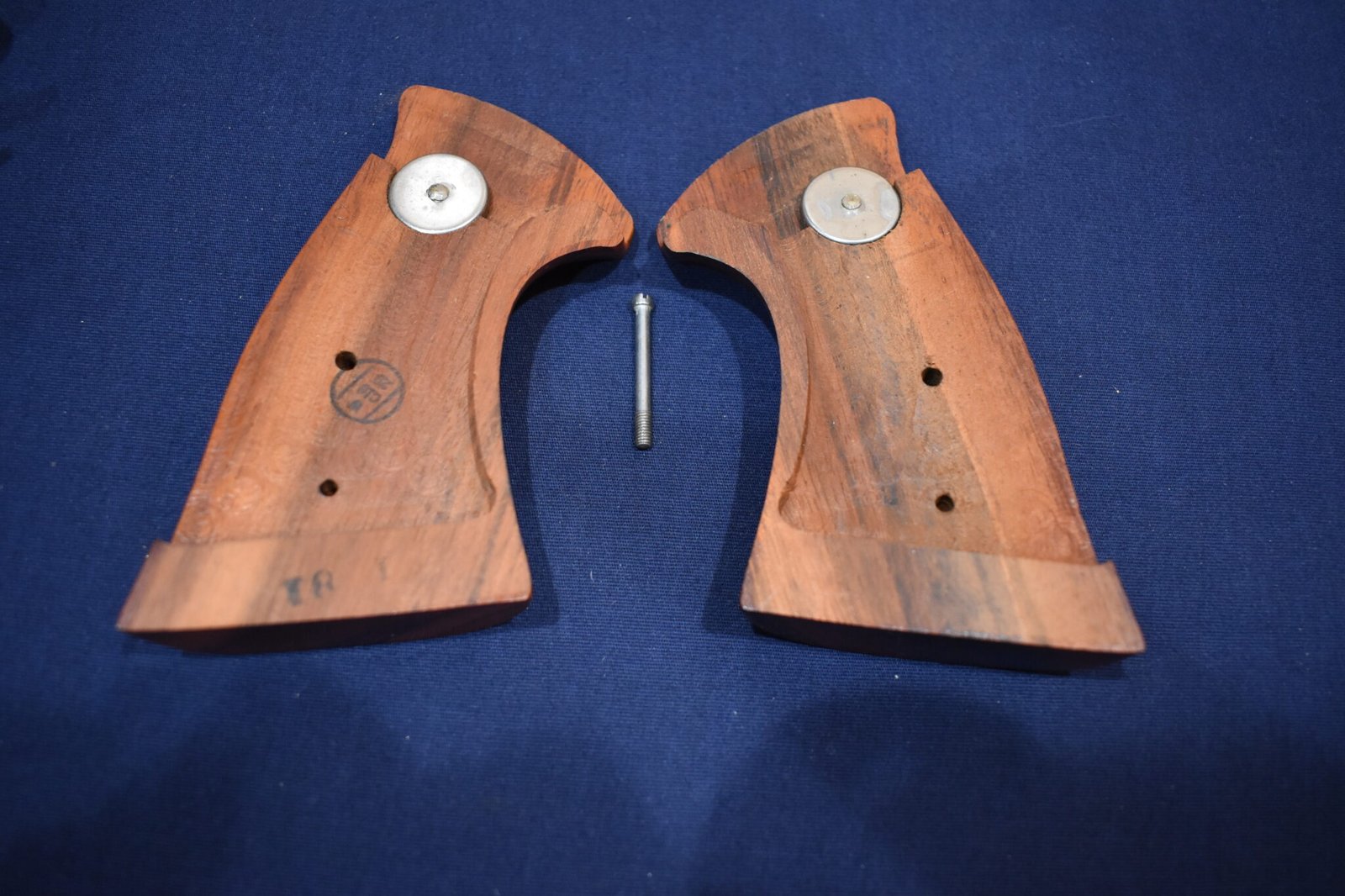 SMITH & WESSON FACTORY N FRAME TARGET GRIPS NT72 - Image 3