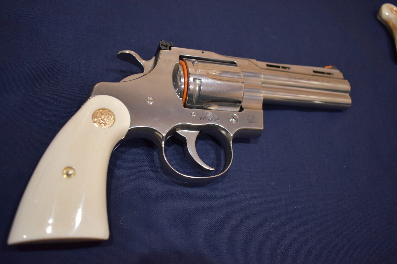 COLT PYTHON PREMIUM GRADE GIRAFFE BONE GRIPS CPGB17 - Image 7