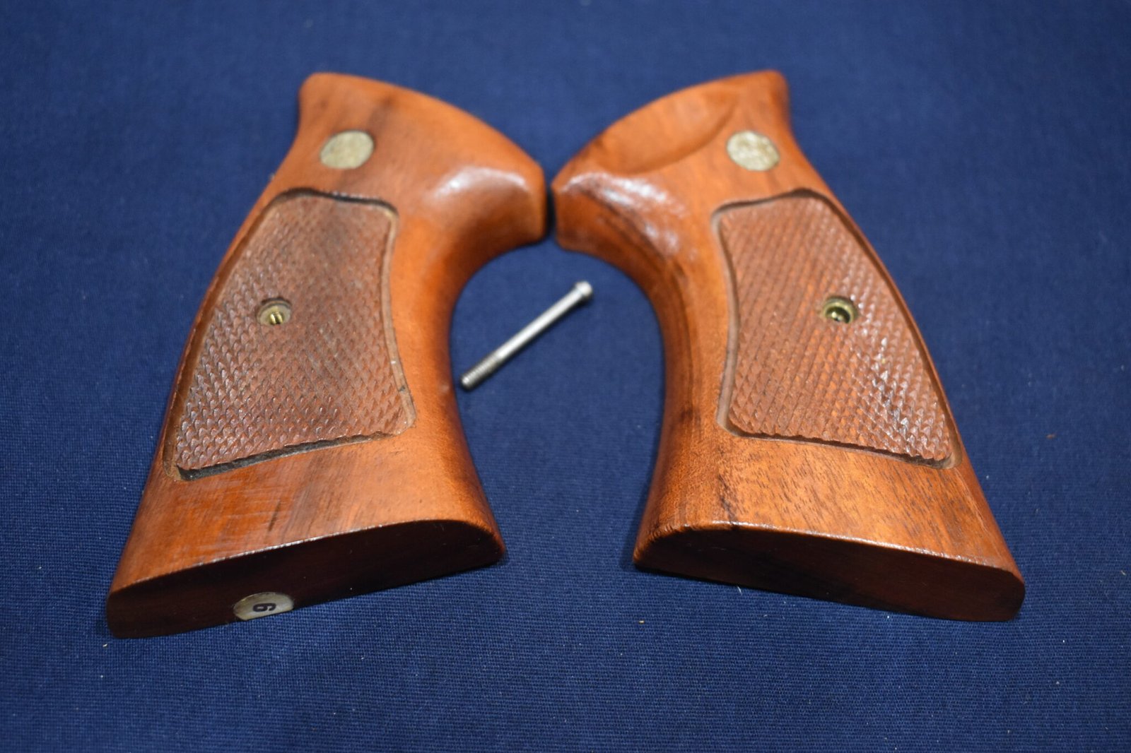 SMITH & WESSON FACTORY N FRAME TARGET GRIPS NT73 - Image 2