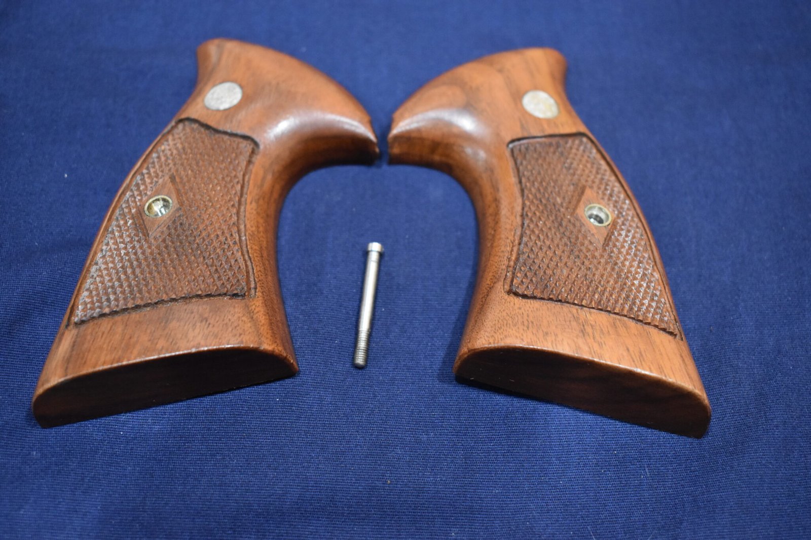 SMITH & WESSON N FRAME DIAMOND TARGET GRIPS NDT6 - Image 2