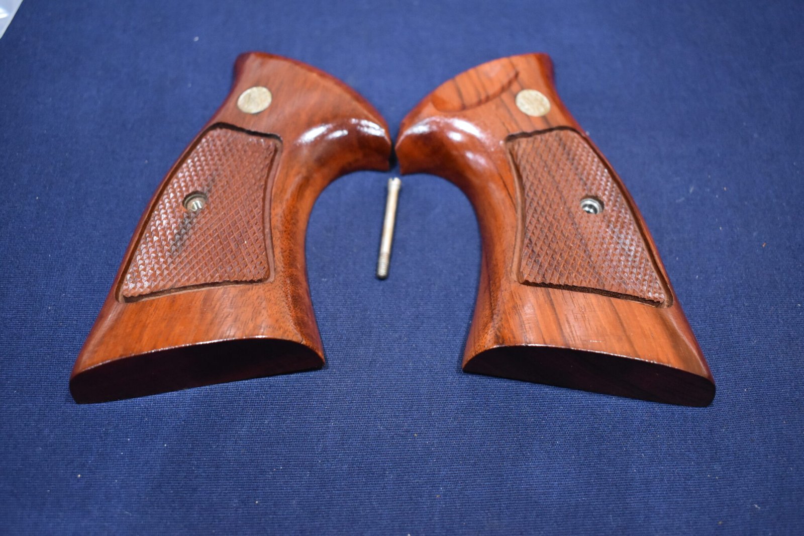 SMITH & WESSON FACTORY N FRAME TARGET GRIPS NT74 - Image 2