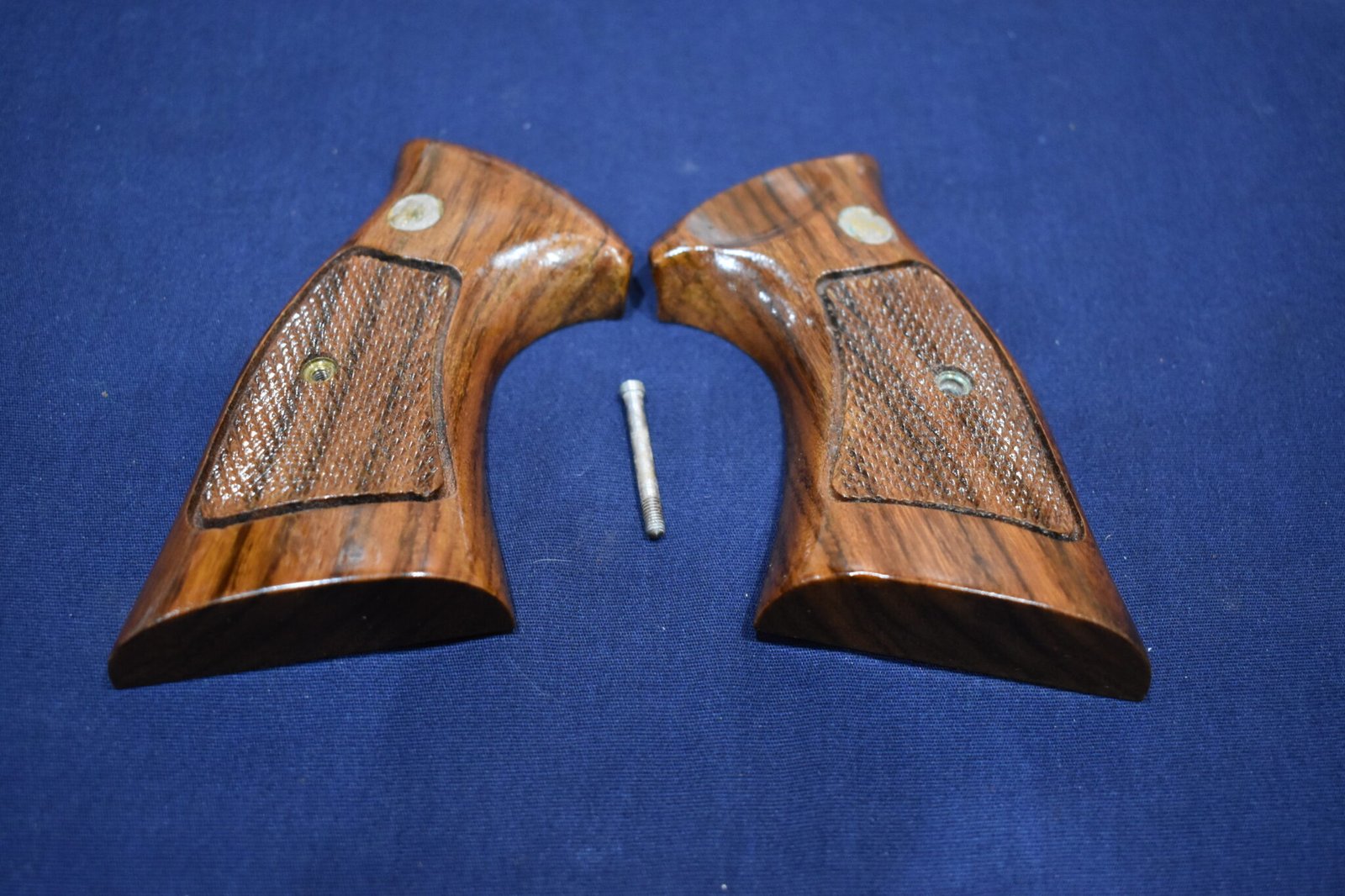 SMITH & WESSON FACTORY K FRAME TARGET GRIPS KCT26 - Image 2