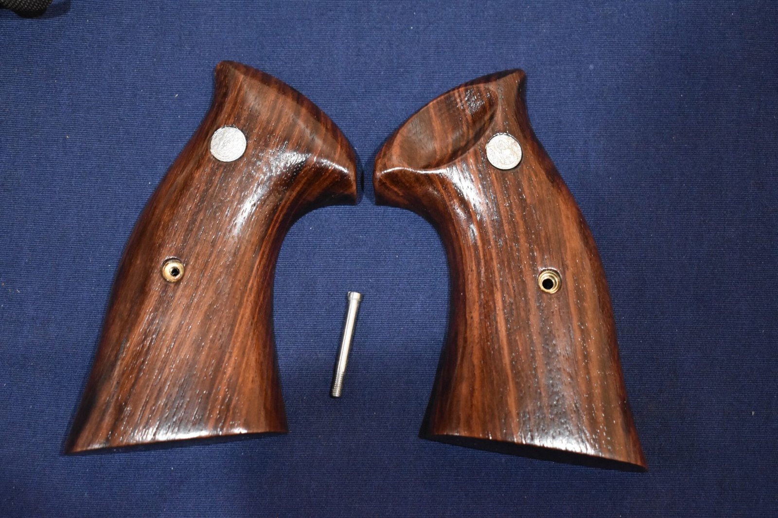 SMITH & WESSON FACTORY K FRAME ROSEWOOD PRESENTATION TARGET GRIPS KPT22