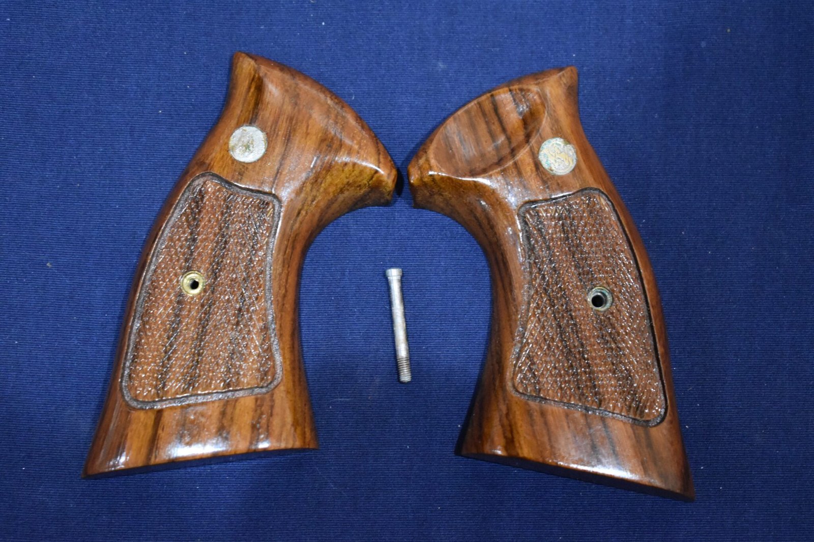 SMITH & WESSON FACTORY K FRAME TARGET GRIPS KCT26