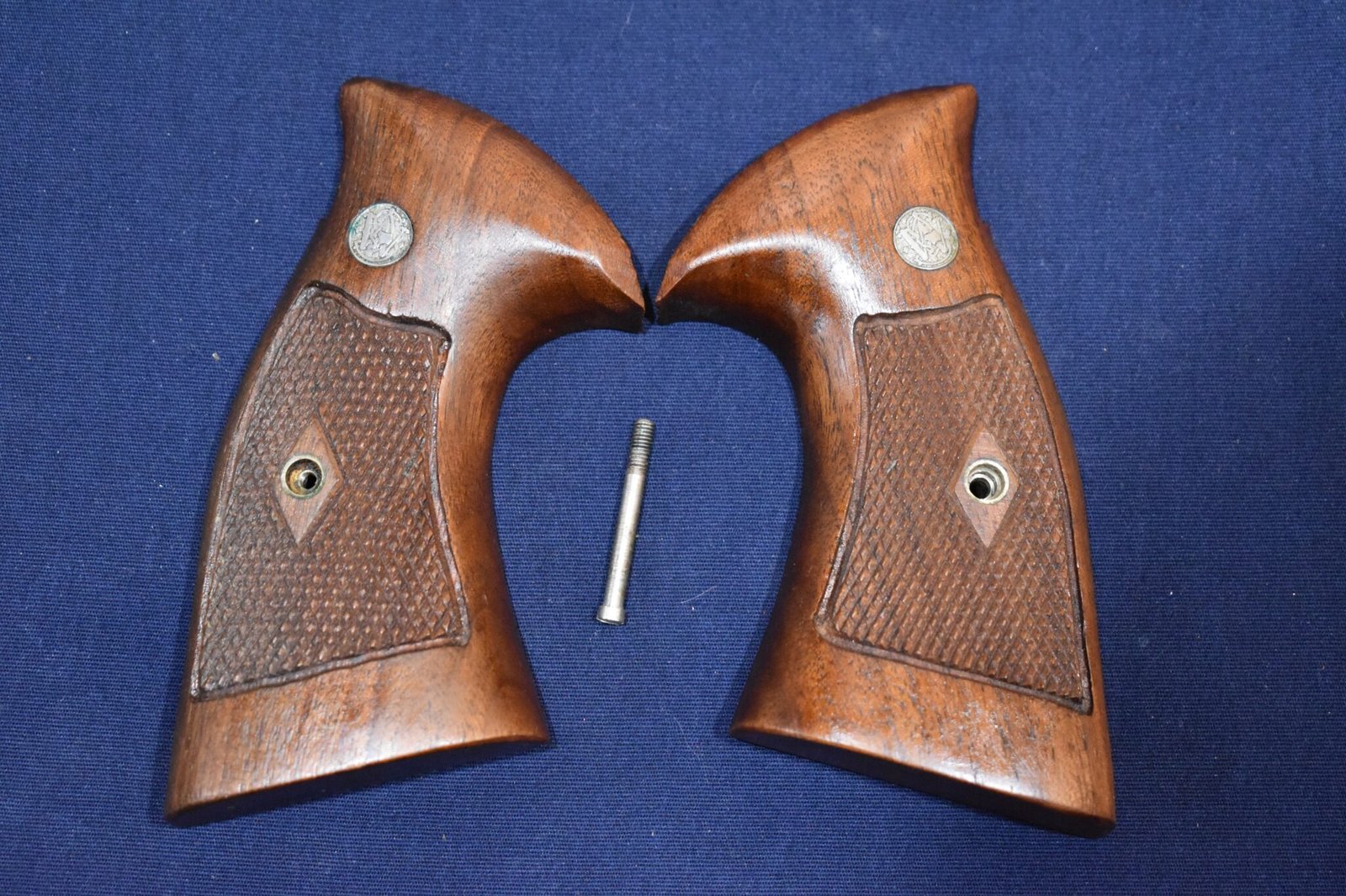 SMITH & WESSON K FRAME FACTORY DIAMOND TARGET GRIPS KDT9