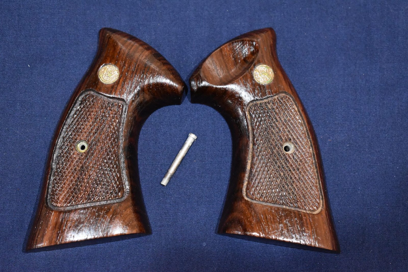 SMITH & WESSON FACTORY ROSEWOOD K FRAME TARGET GRIPS KCT24