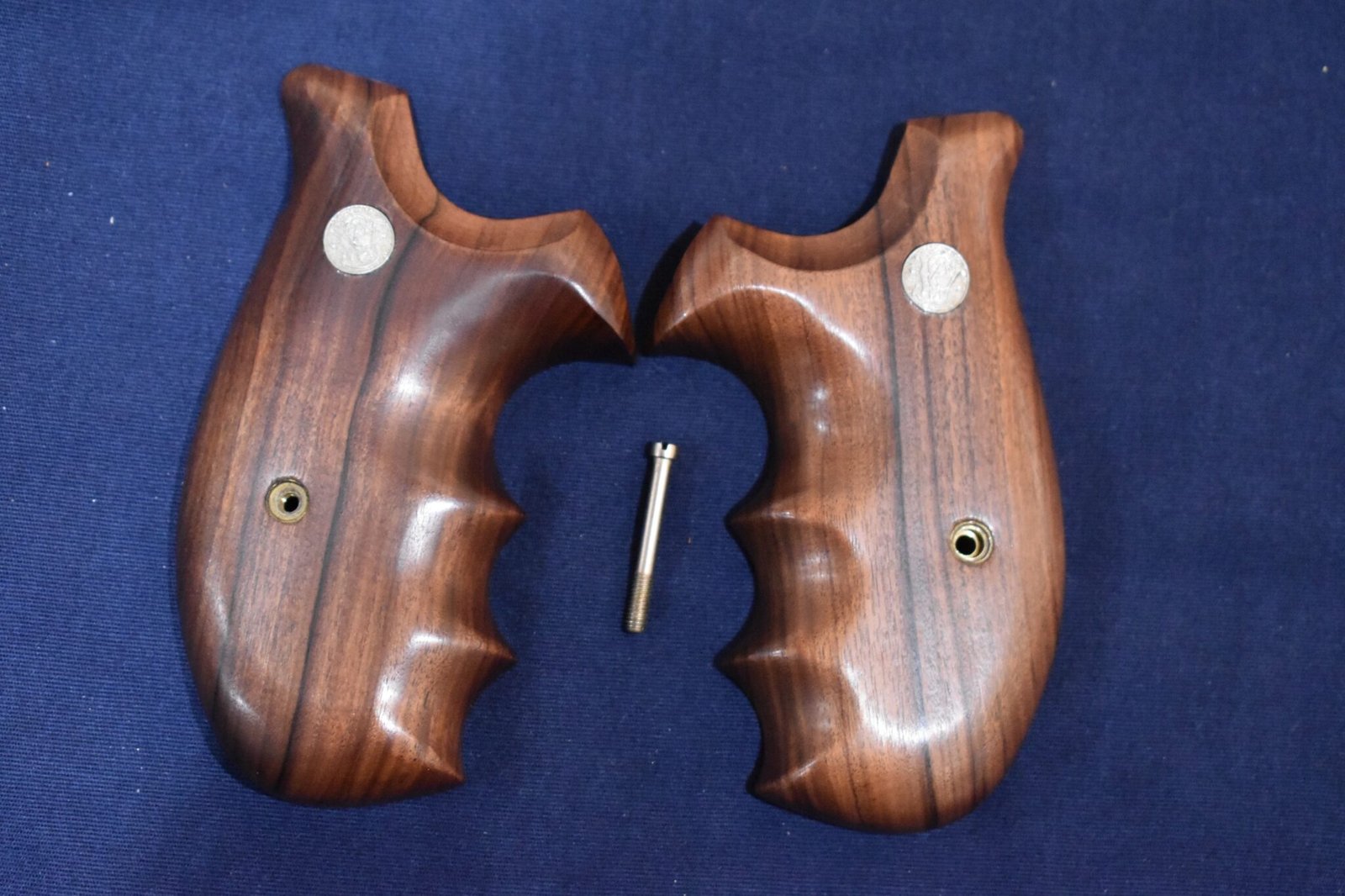 SMITH & WESSON N FRAME ROUND BUTT COMBAT GRIPS SWNRBC6