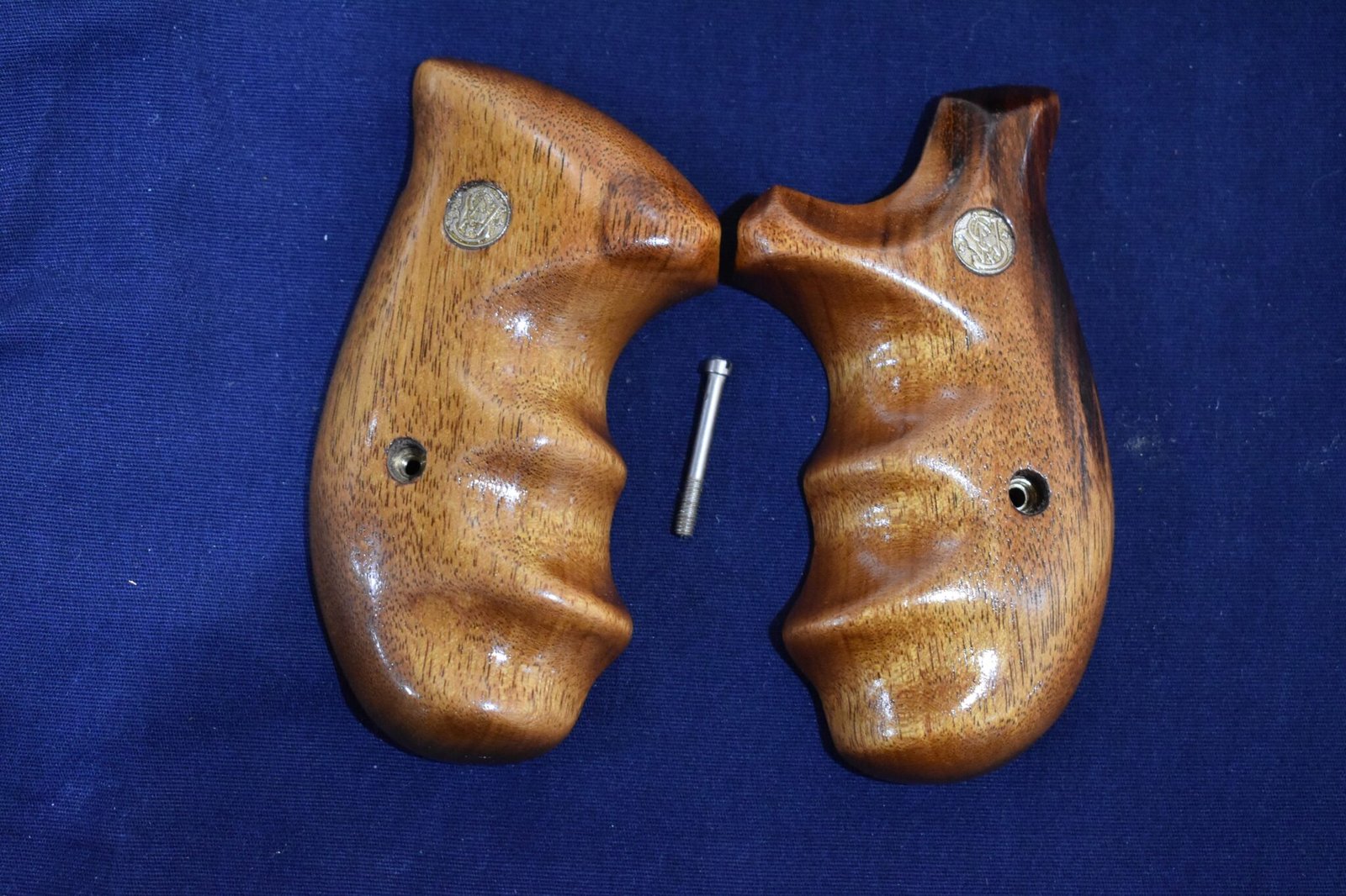 SMITH & WESSON N FRAME ROUND BUTT COMBAT GRIPS SWNRBC7