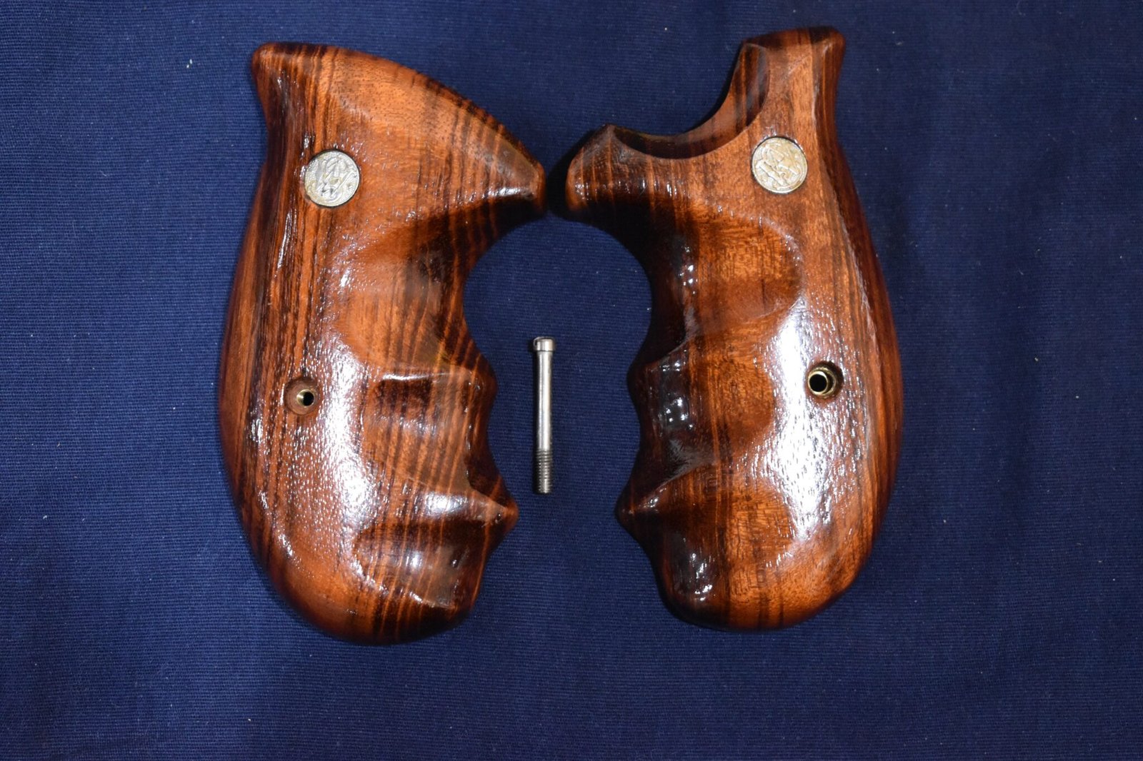 SMITH & WESSON N FRAME SQUARE BUTT COMBAT GRIPS SWNRBC8
