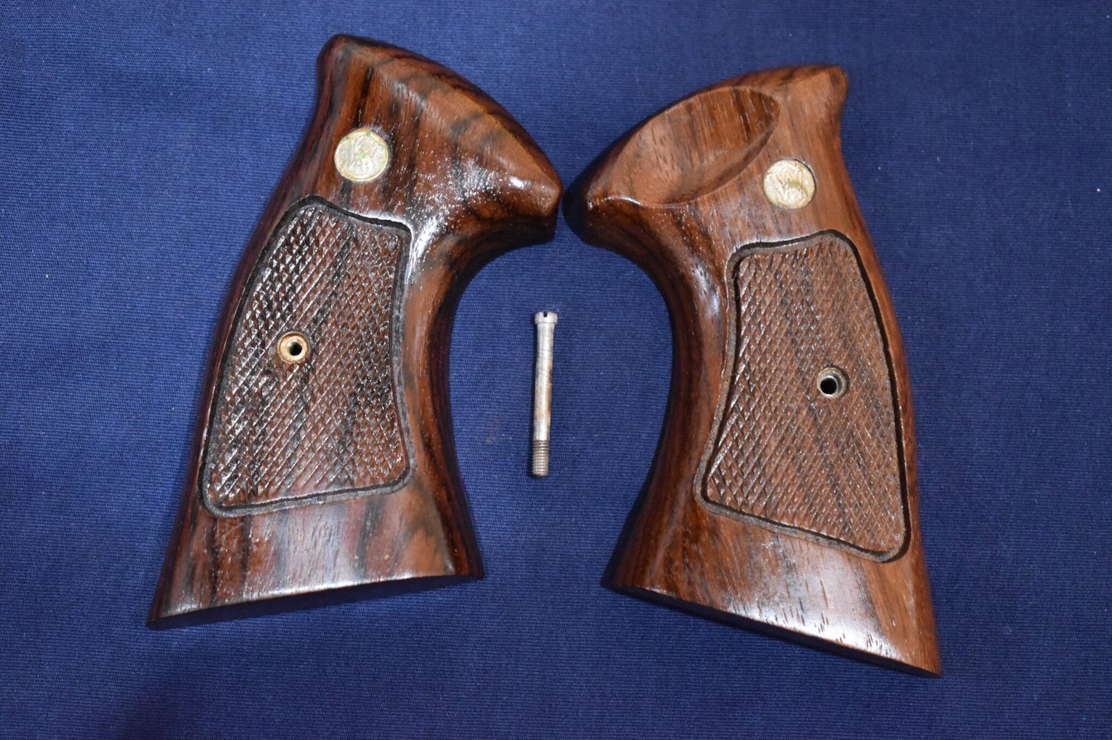 SMITH & WESSON FACTORY ROSEWOOD N FRAME TARGET GRIPS NT71