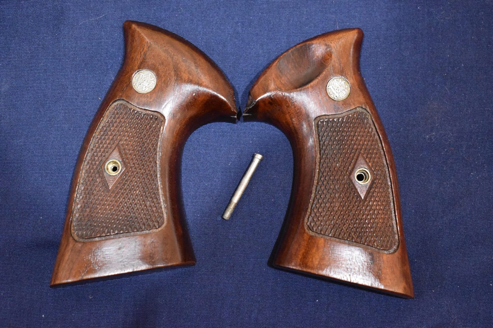 SMITH & WESSON N FRAME DIAMOND TARGET GRIPS NDT5