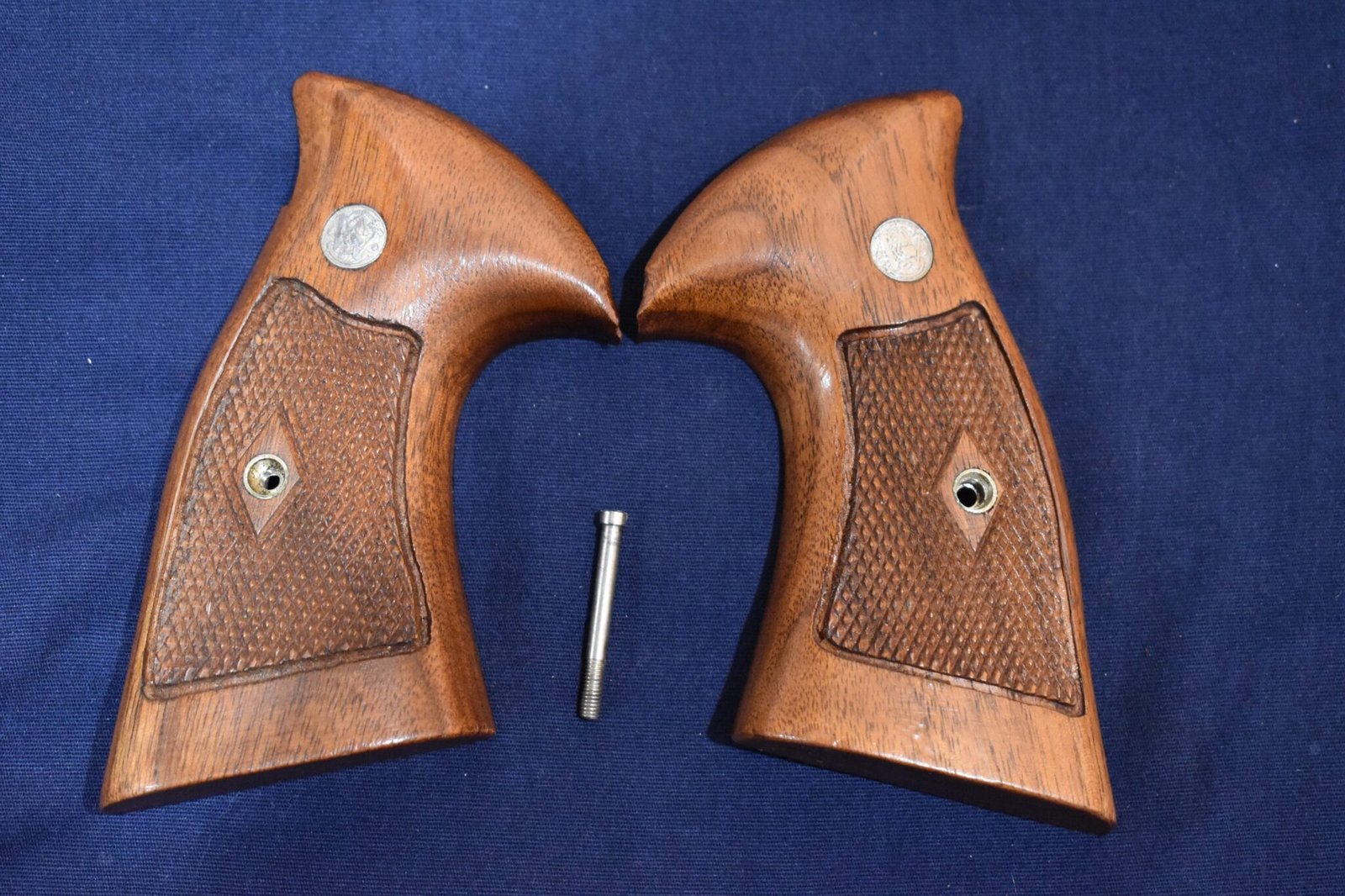 SMITH & WESSON N FRAME DIAMOND TARGET GRIPS NDT6