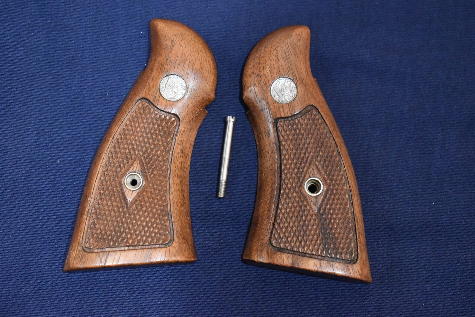 SMITH & WESSON N FRAME DIAMOND MAGNA GRIPS NDM13