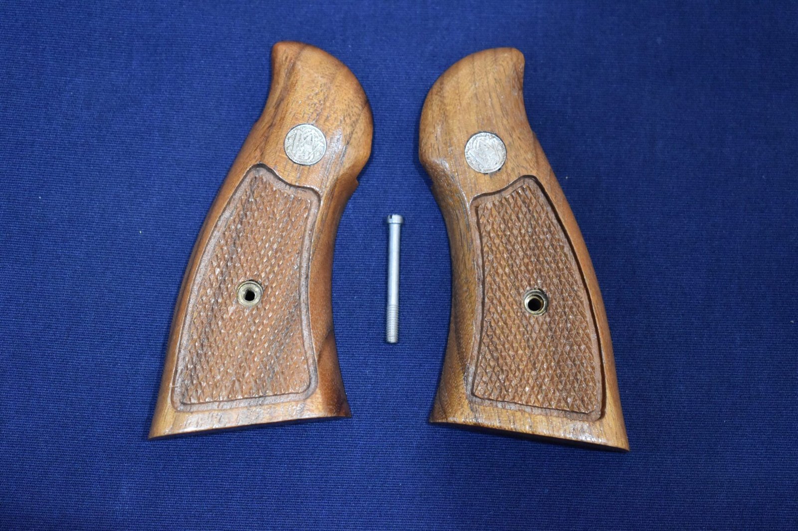 SMITH & WESSON N FRAME MAGNA GRIPS SWNM13