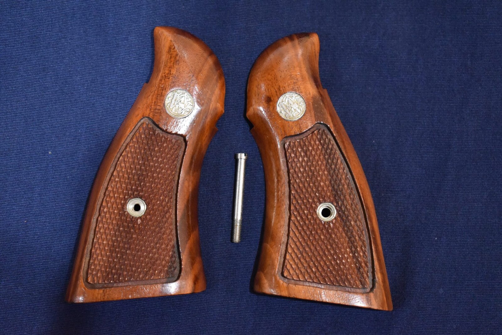 SMITH & WESSON N FRAME GONCALO ALVES MAGNA GRIPS SWNM15